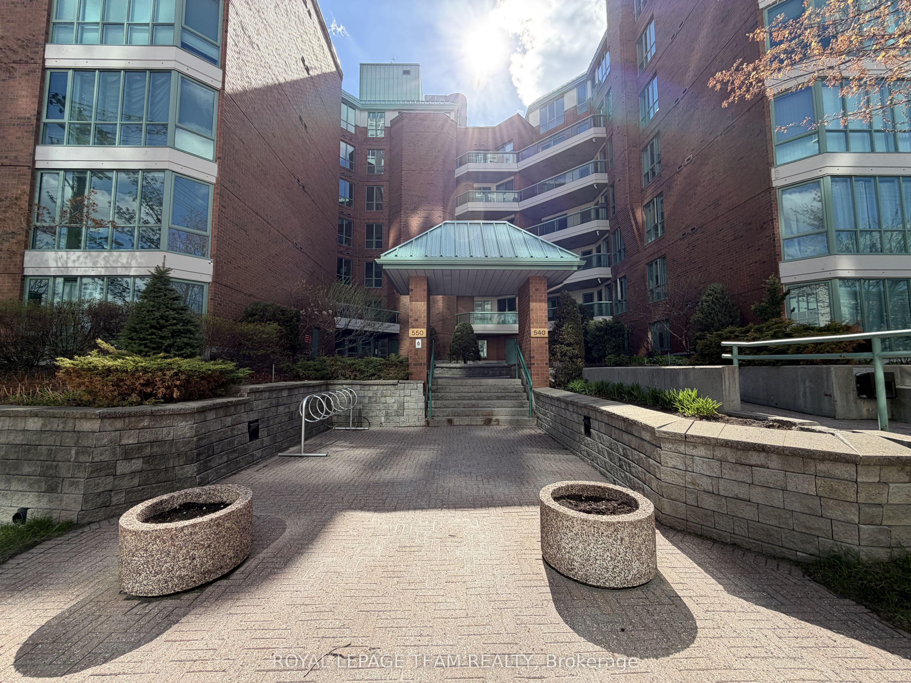 550 S Cambridge Street S 102, Dows Lake - Civic Hospital and Area, ON K1S 5N3