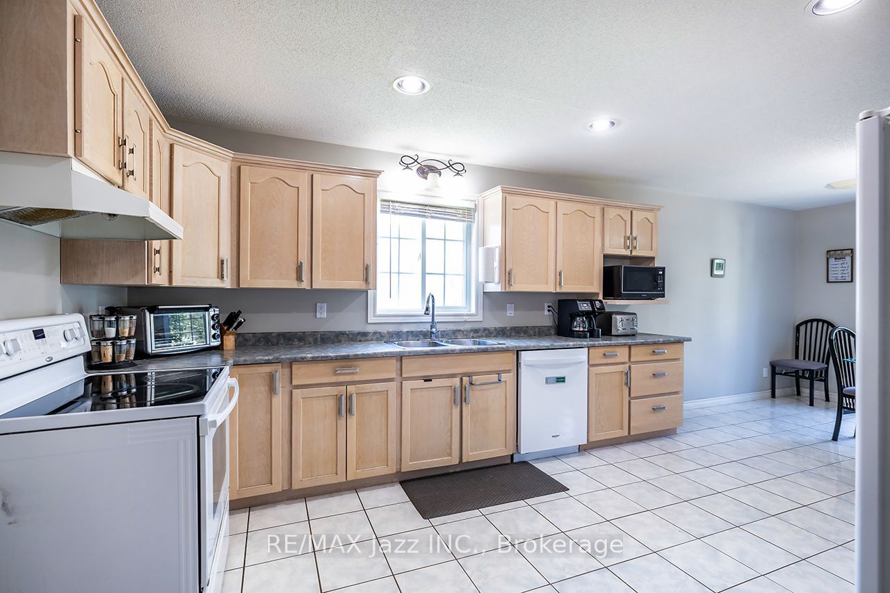 26 Glenn Drive, Quinte West, ON K8V 6E3 photo 3
