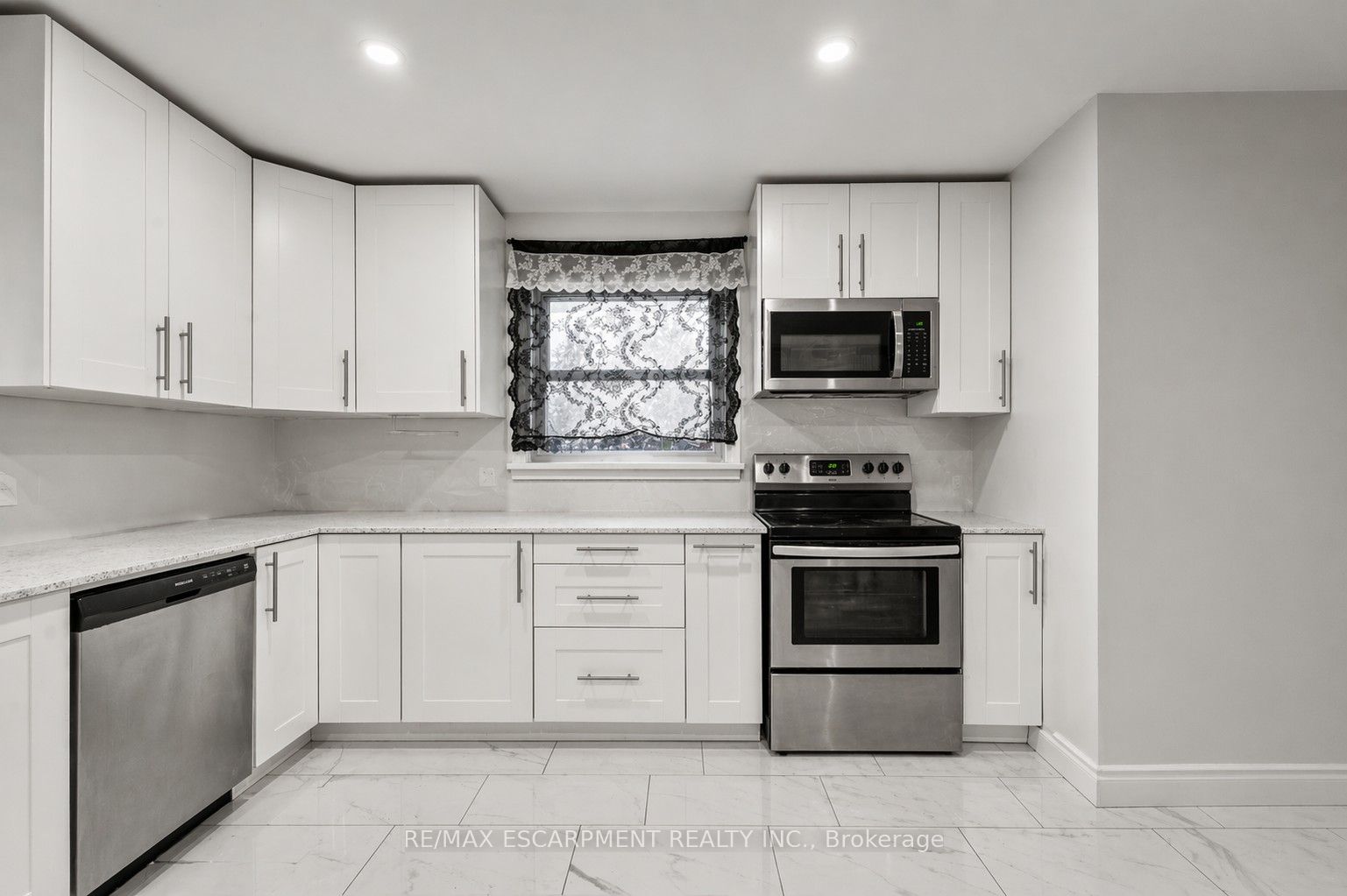 557 Lake Street, St. Catharines, ON L2N 4J1 photo 3