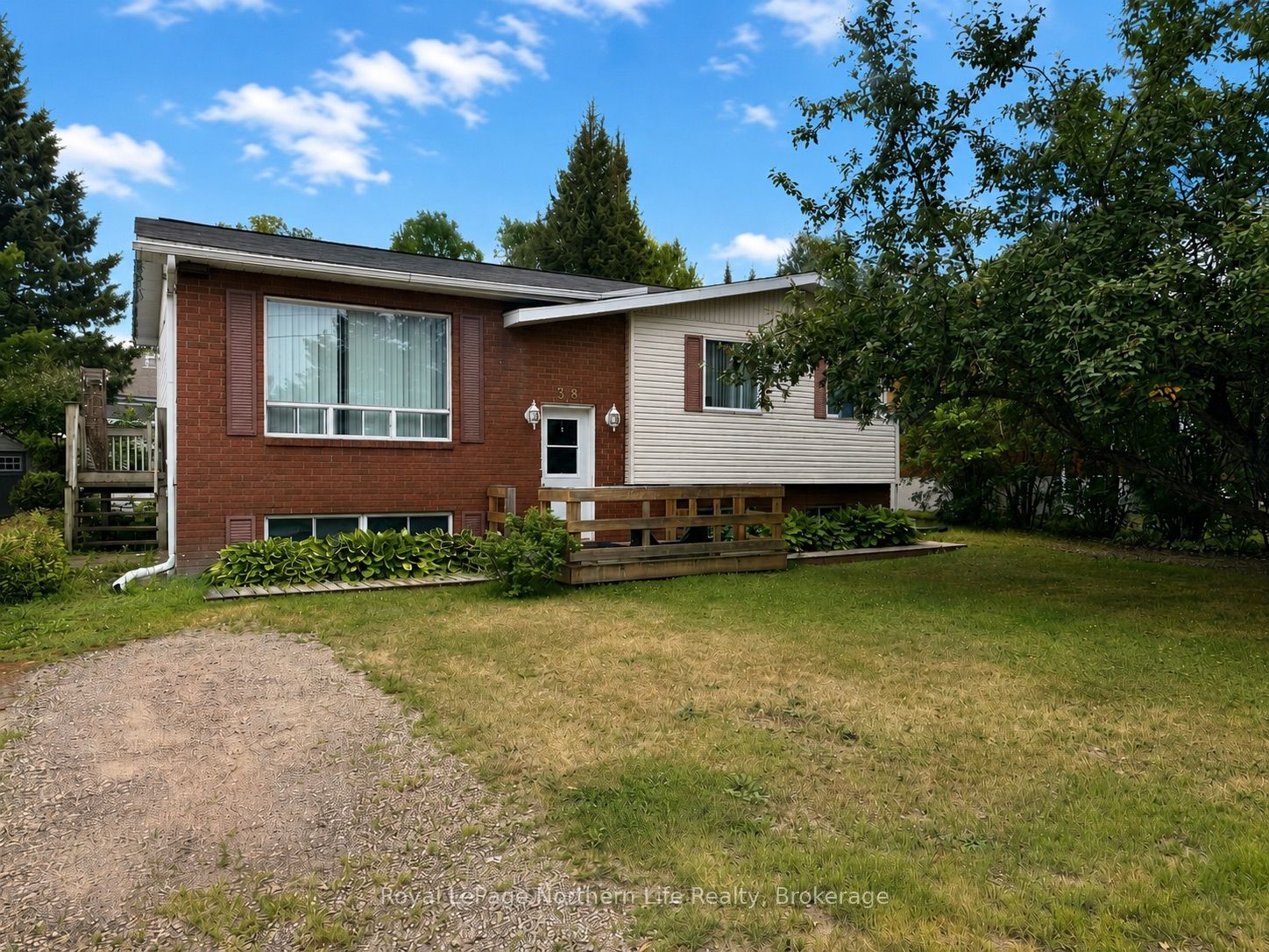 38 Big Bend Avenue, Powassan, ON P0H 1Z0