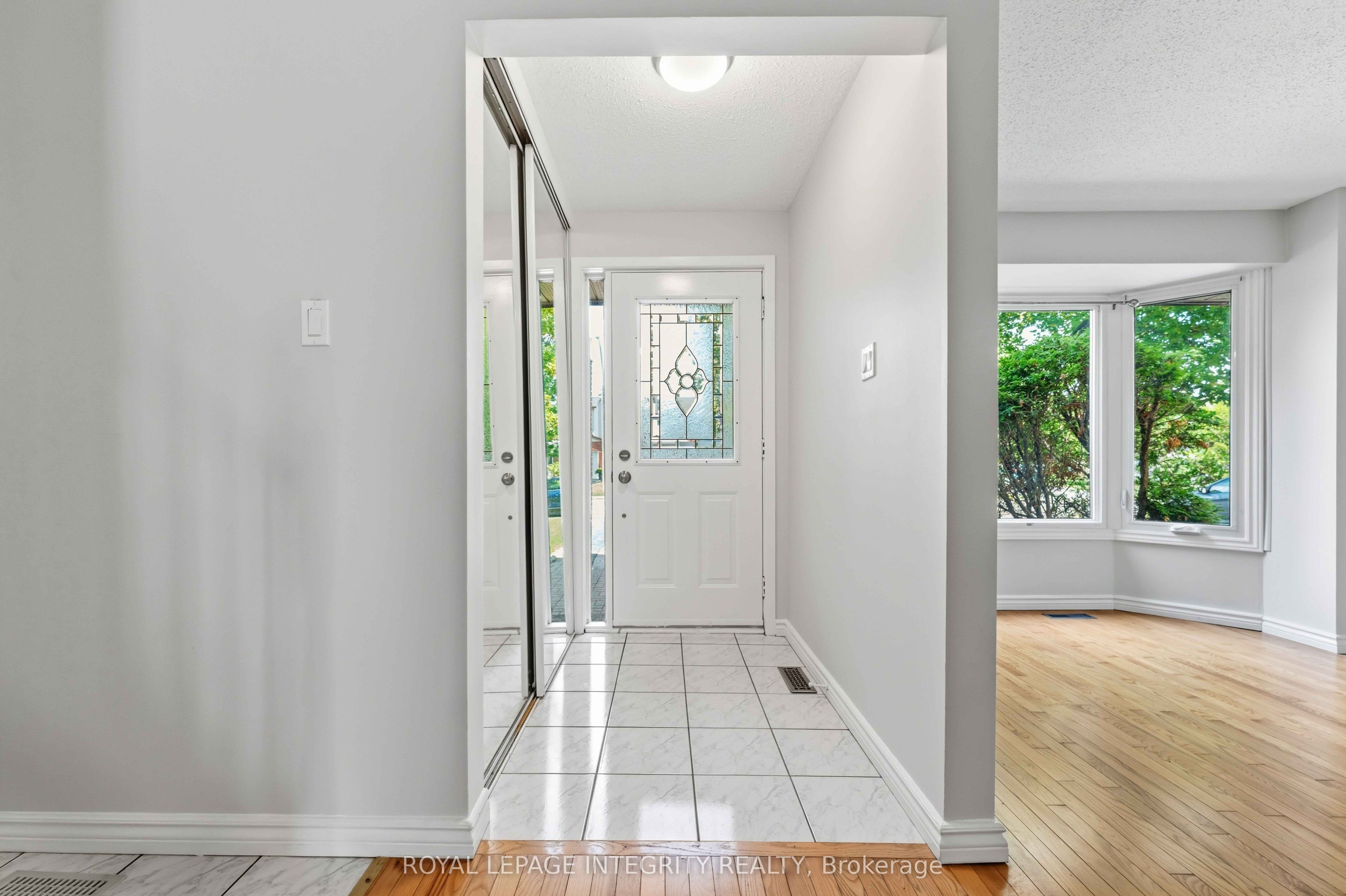 1455 Bradshaw Crescent, Cyrville - Carson Grove - Pineview, ON K1B 5G1 photo 2