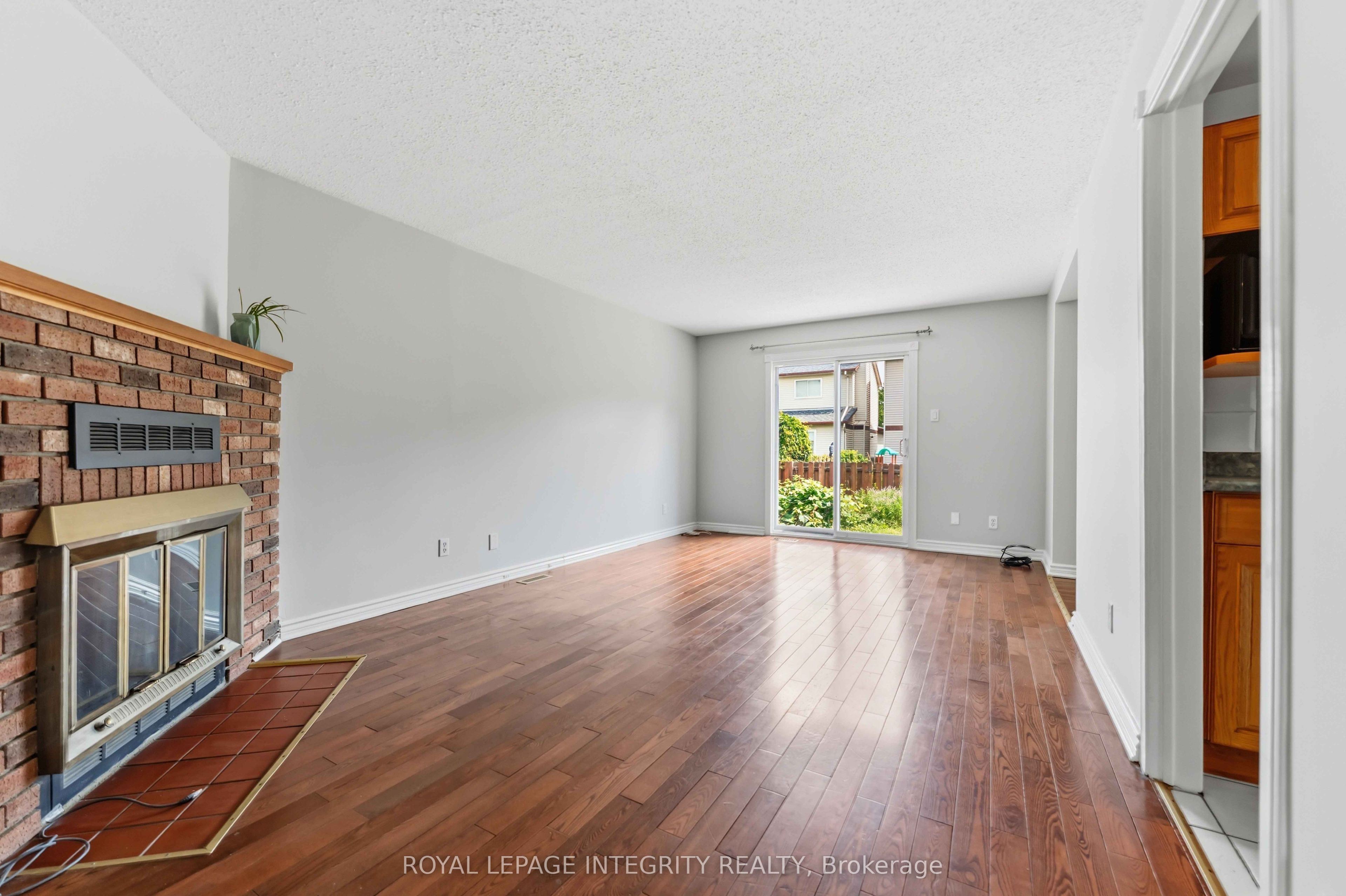 1455 Bradshaw Crescent, Cyrville - Carson Grove - Pineview, ON K1B 5G1 photo 5