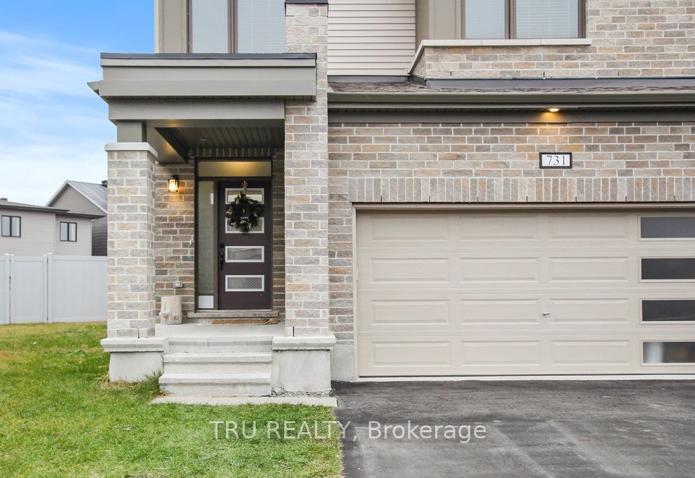 731 Brittanic Road, Kanata, ON K2V 0N7 photo 2