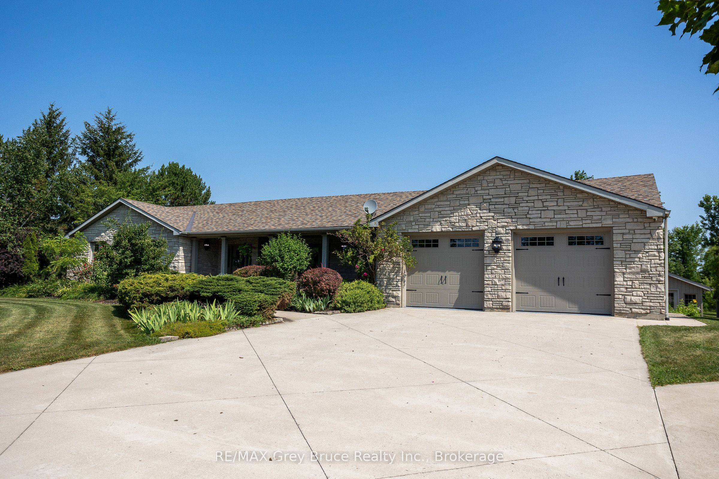913 27th Street W, Georgian Bluffs, ON N4K 5N4 photo 3