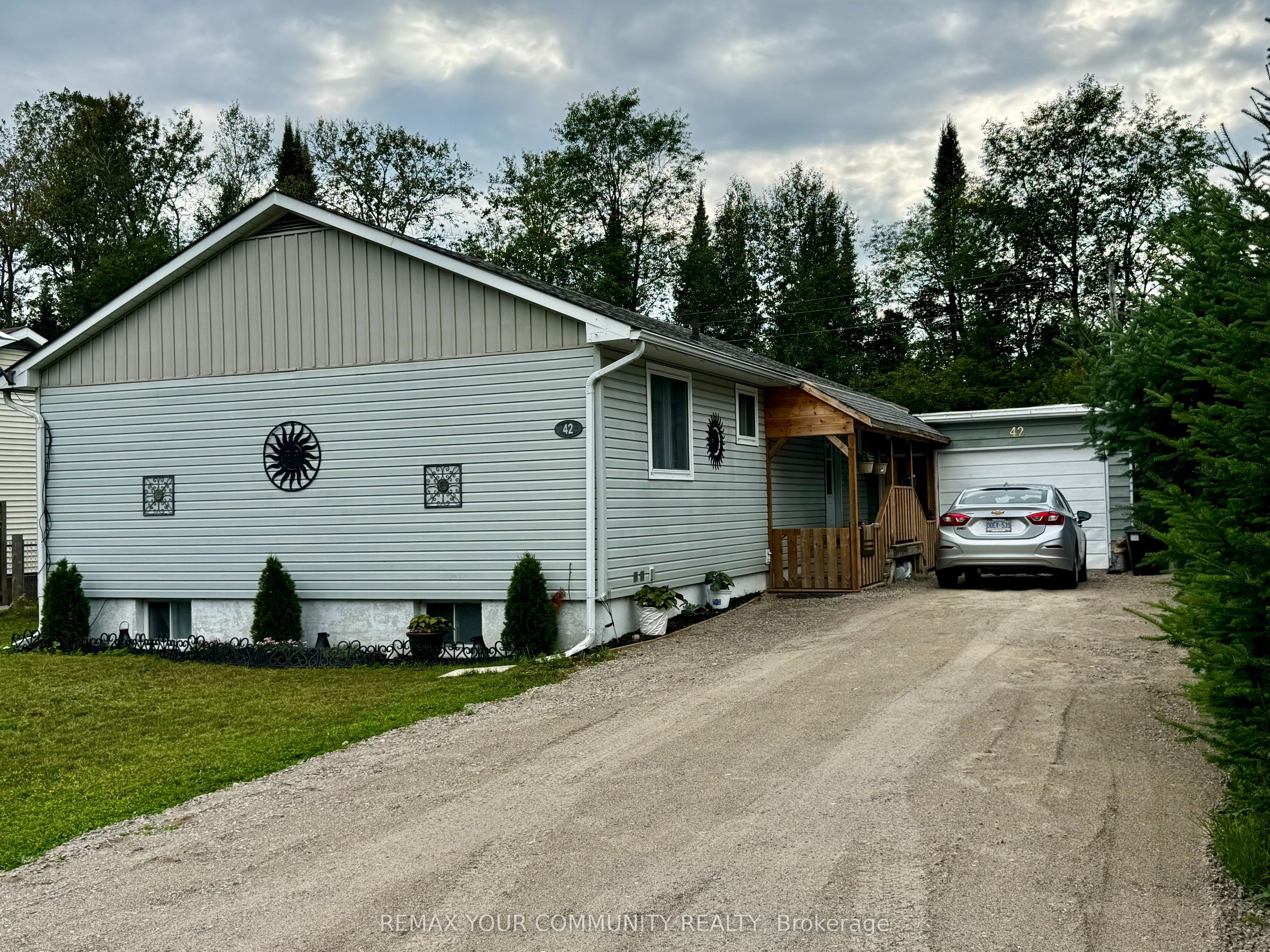 42 Sprucedale Street, Highlands East, ON K0L 1M0 photo 2