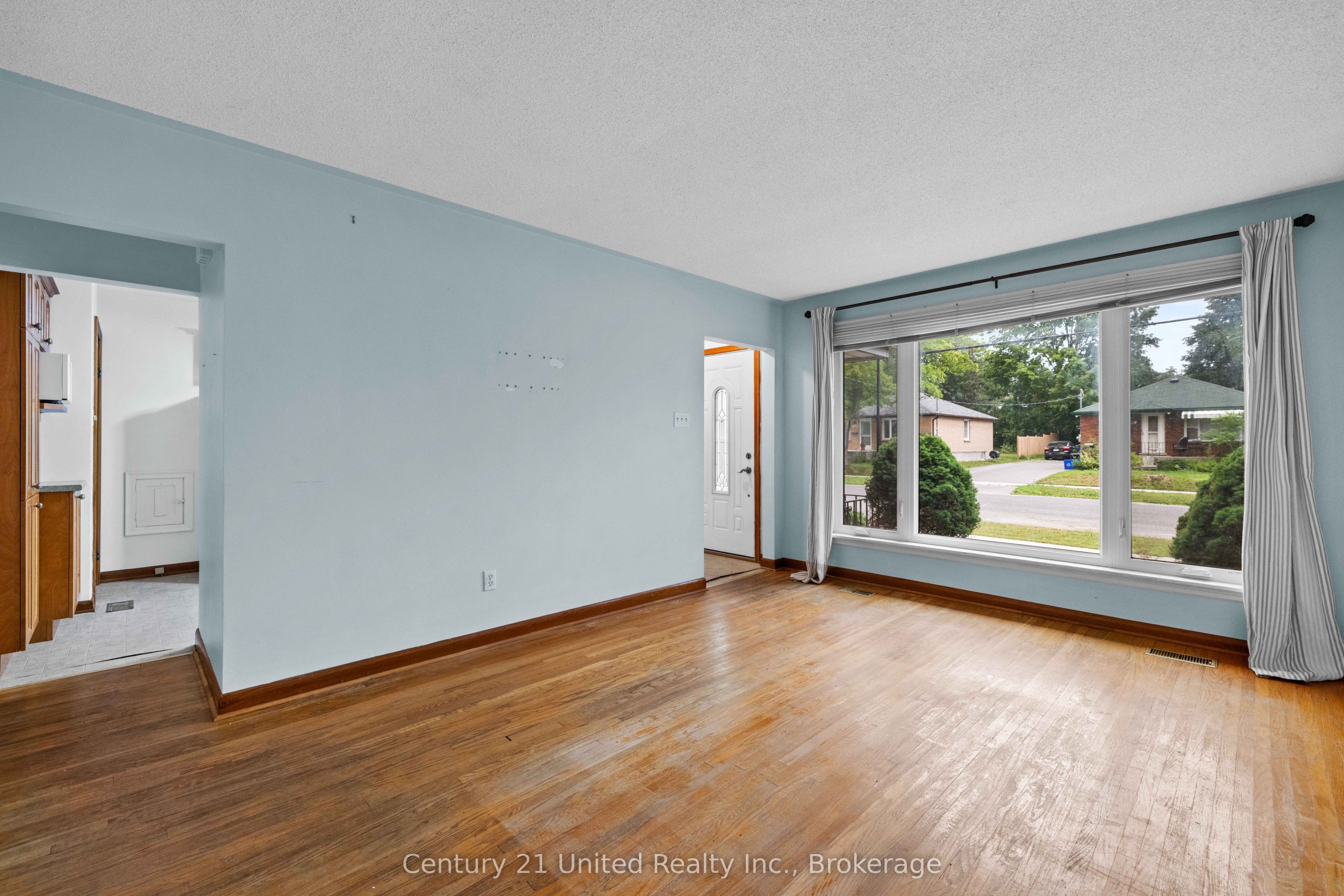 377 Chesterfield Avenue, Peterborough, ON K9H 4X8 photo 2