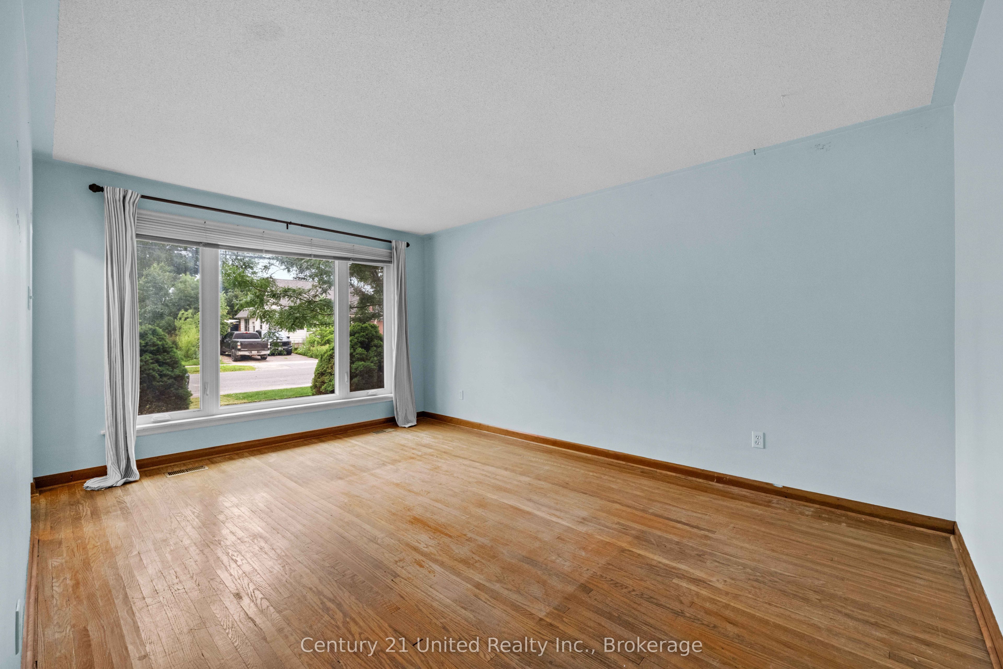 377 Chesterfield Avenue, Peterborough, ON K9H 4X8 photo 3