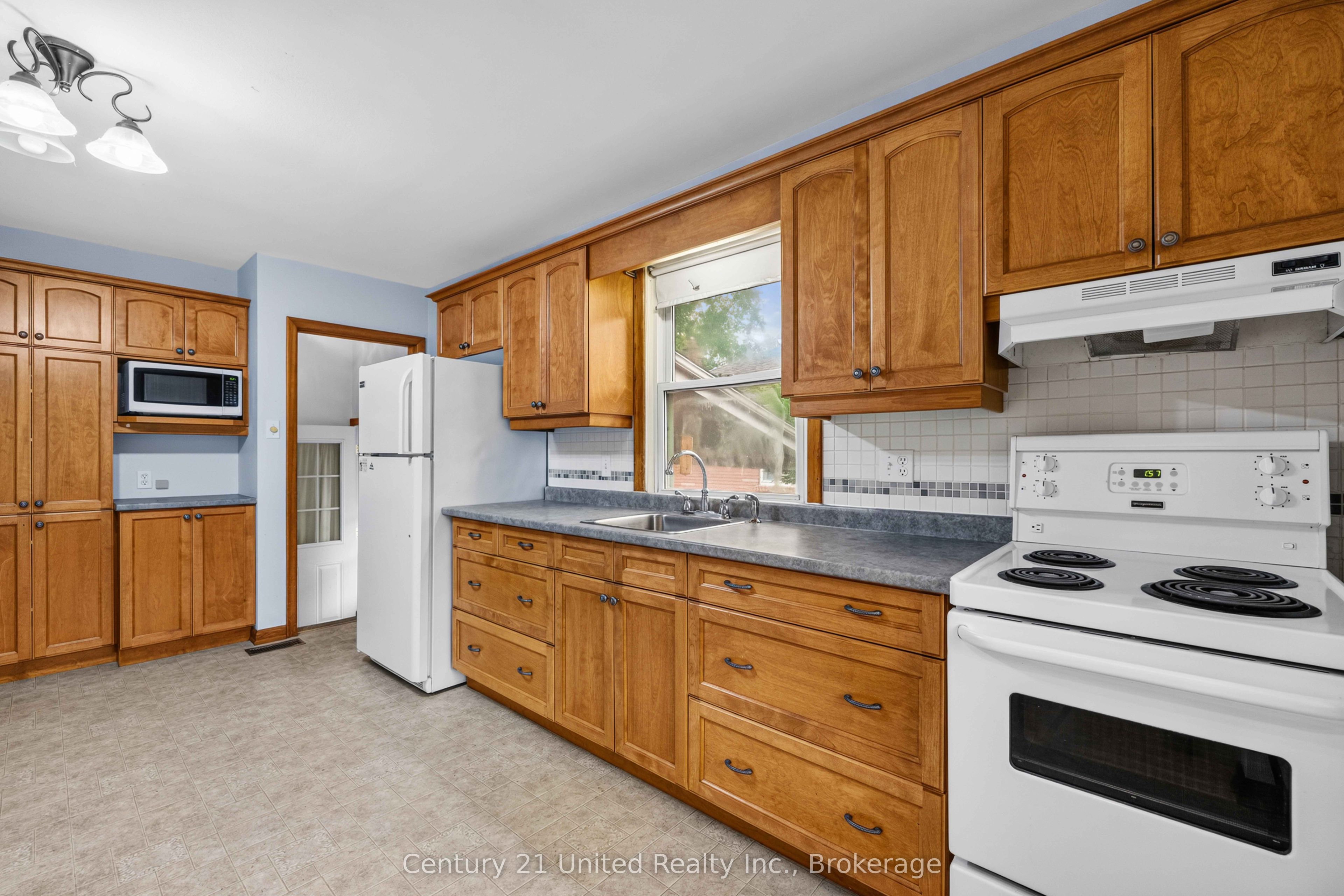 377 Chesterfield Avenue, Peterborough, ON K9H 4X8 photo 5