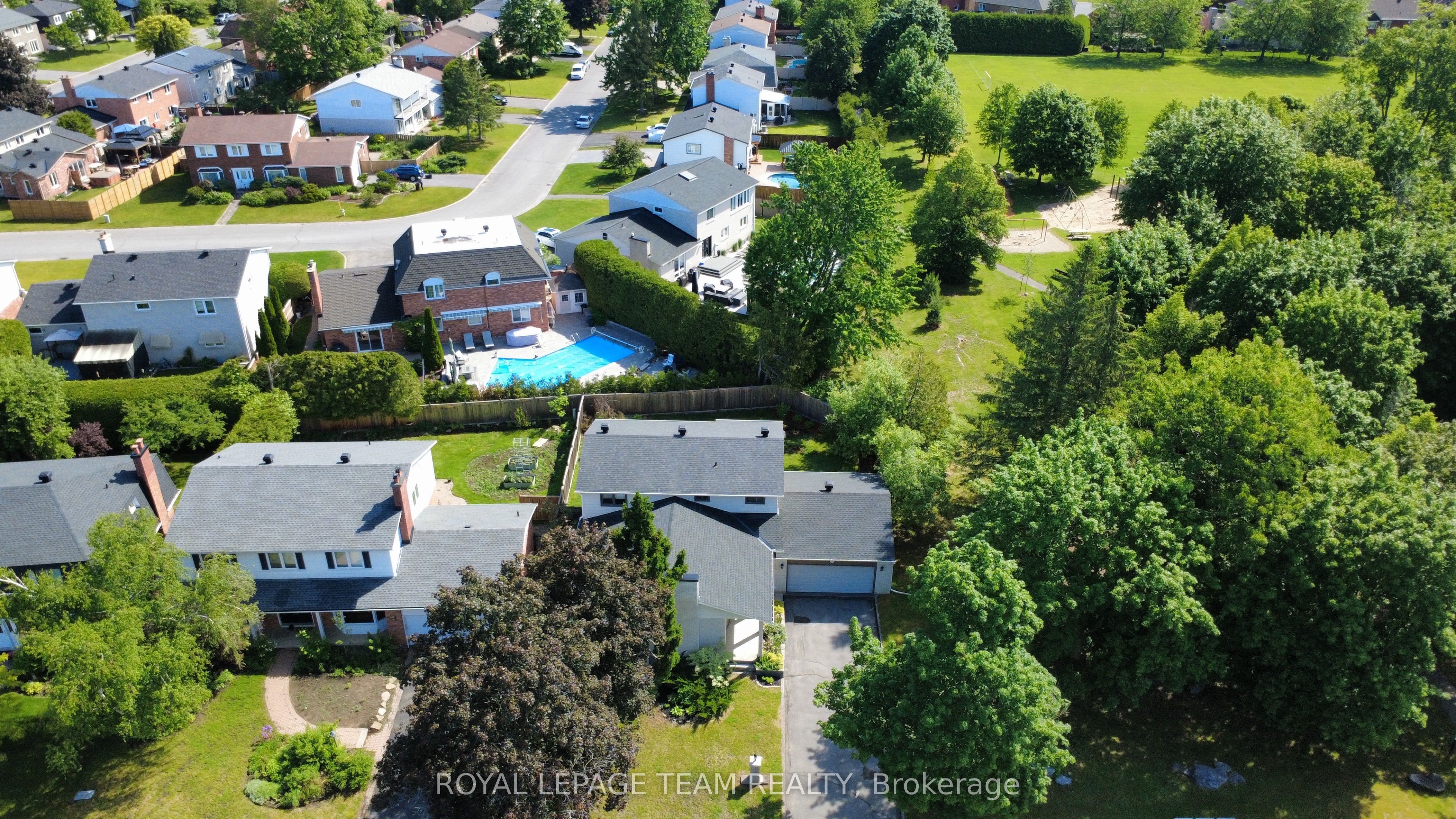 61 Amberwood Crescent, Country Place - Pineglen - Crestview and Area, ON K2E 7C2 photo 2