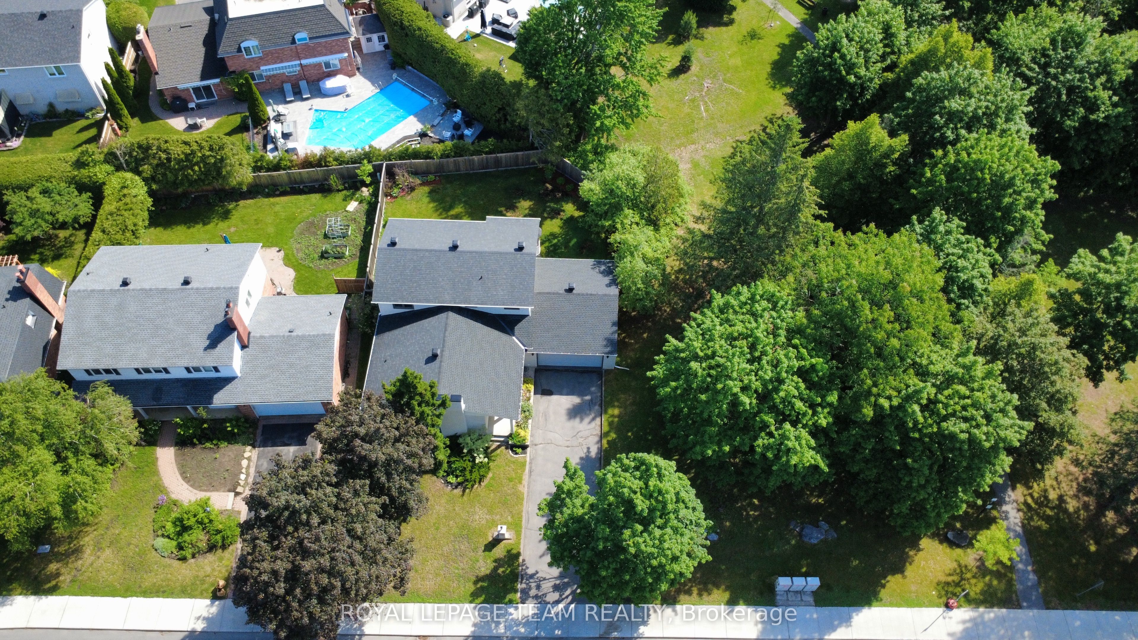 61 Amberwood Crescent, Country Place - Pineglen - Crestview and Area, ON K2E 7C2 photo 4