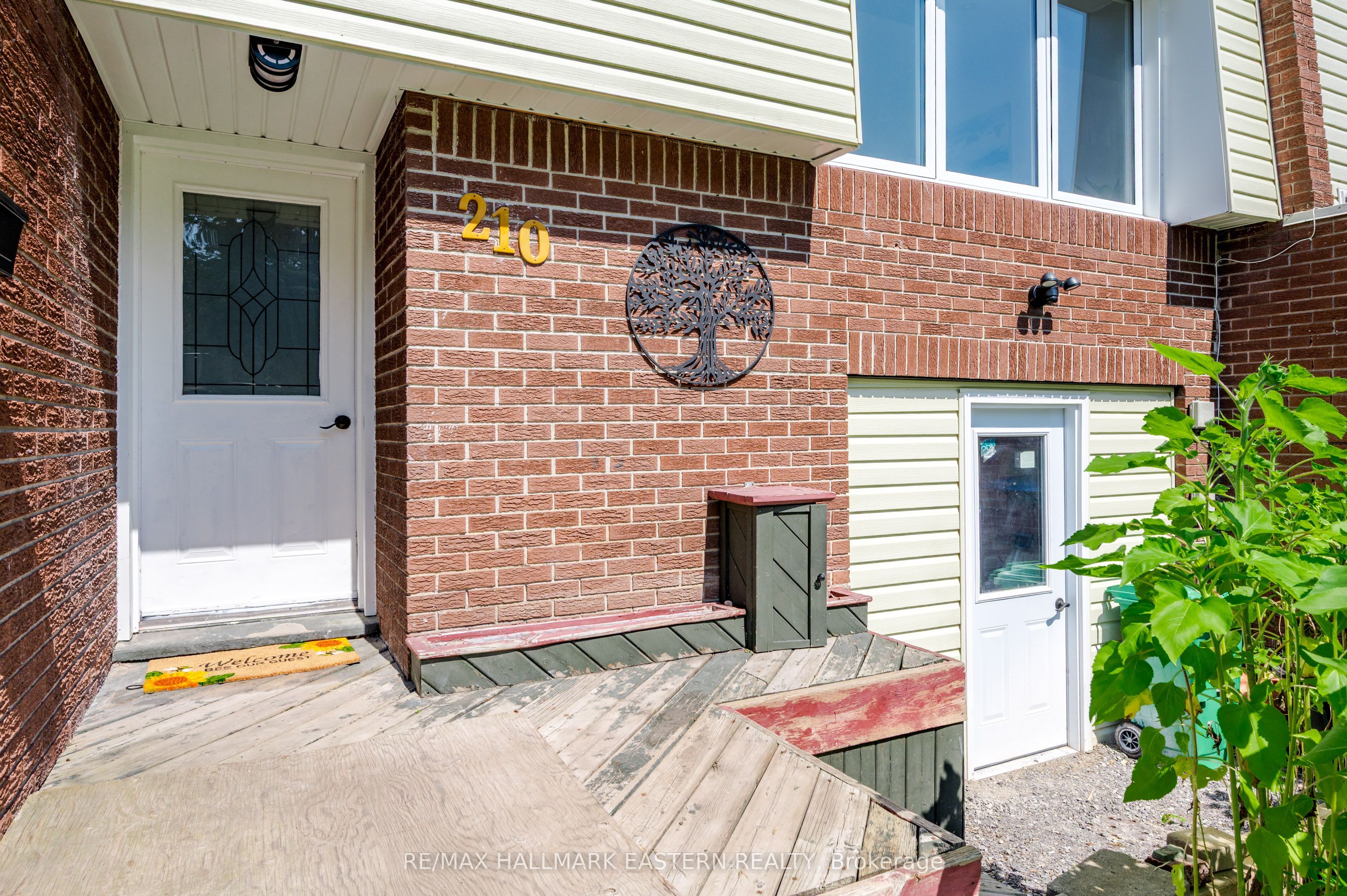 210 Maxwell Avenue, Peterborough, ON K9J 1B5 photo 2