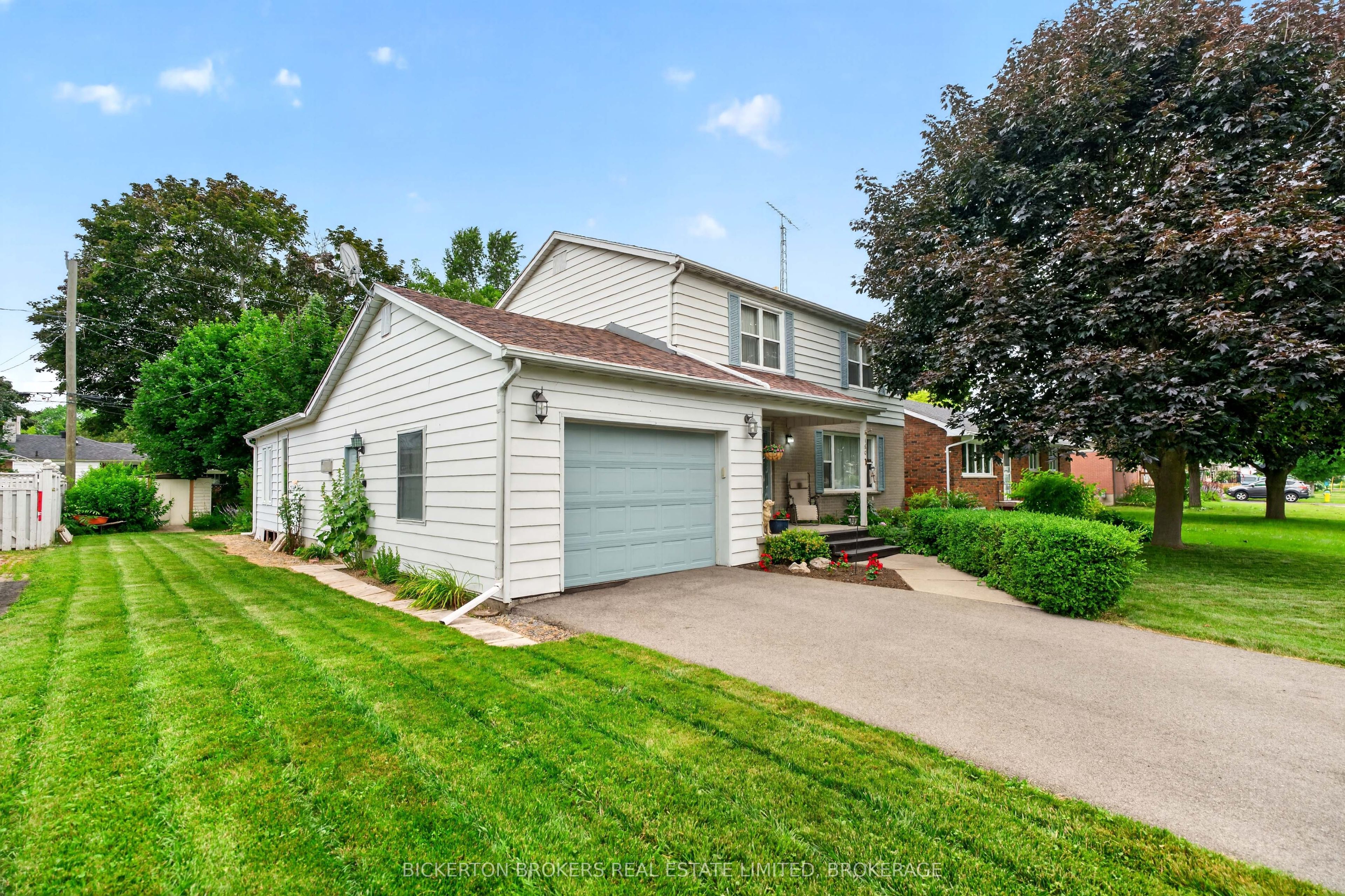 160 Elmwood Drive, Gananoque, ON K7G 1N9 photo 4