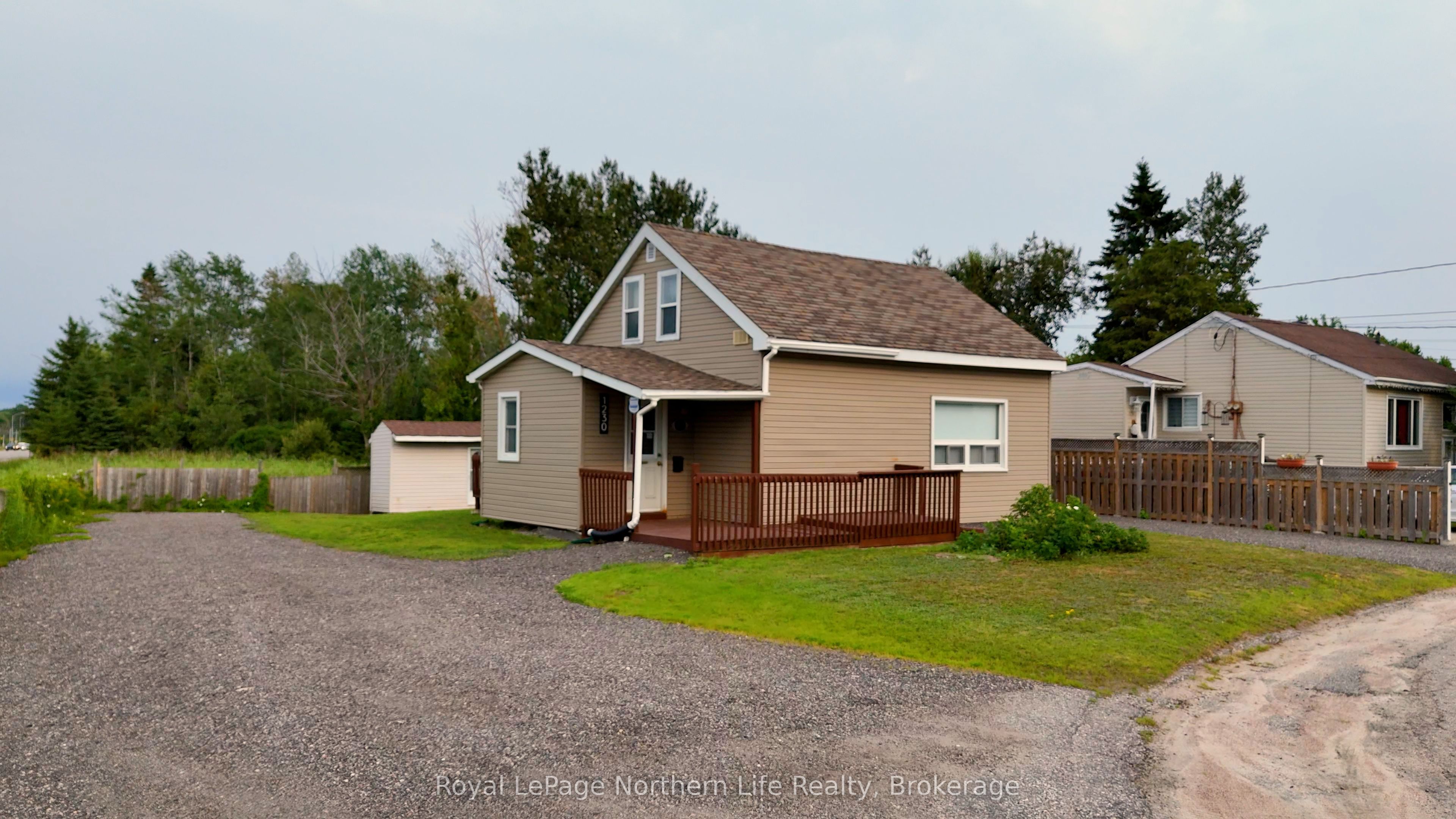 1230 Douglas Street, North Bay, ON P1B 5R1 photo 2