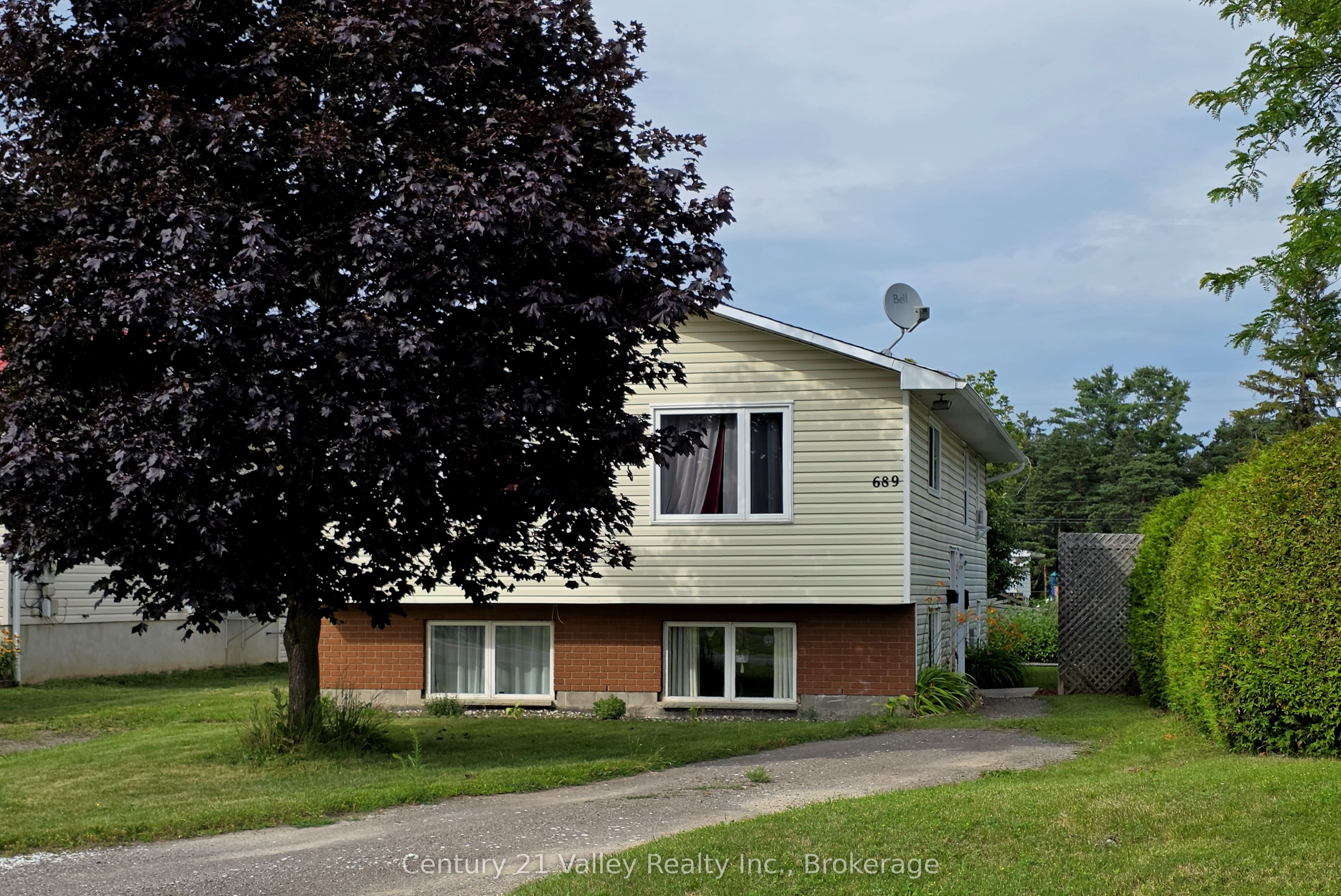 689 Fourth Street, Renfrew, ON K7V 1H2