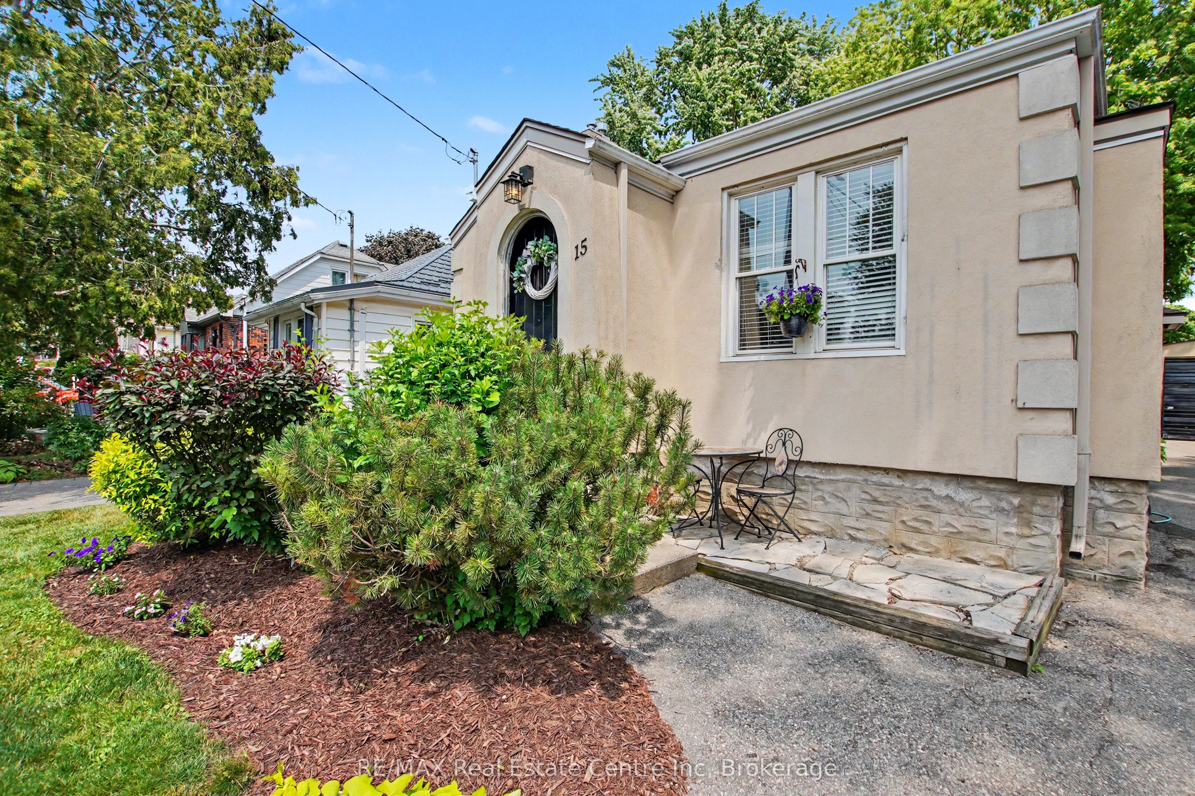 15 Elgin Street N, Cambridge, ON N1R 5G8 photo 3