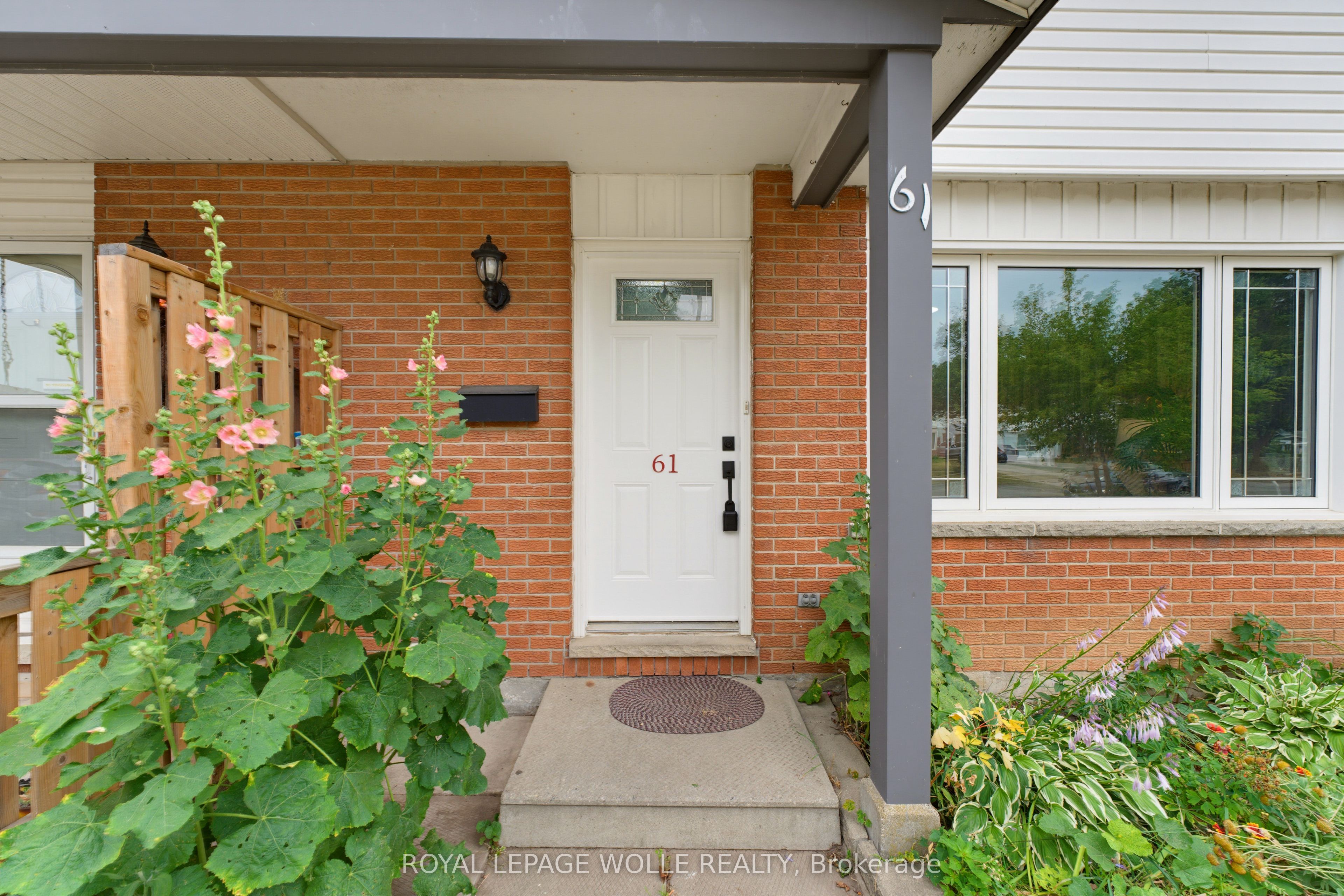 61 Balfour Crescent, Kitchener, ON N2C 1Z6 photo 4
