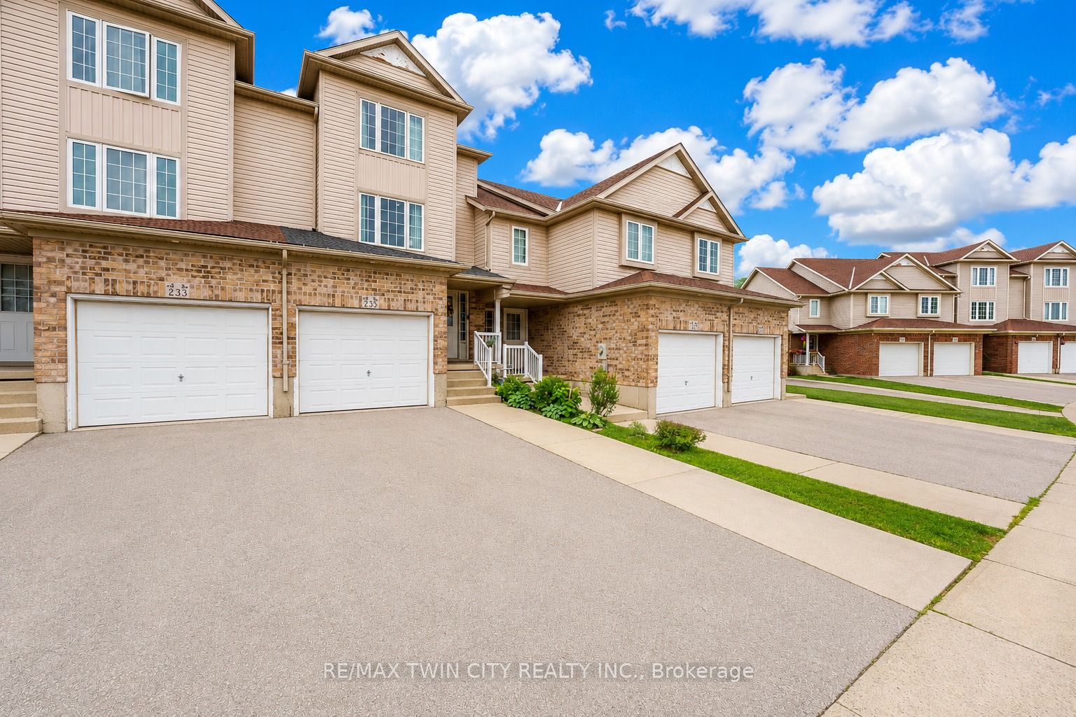 235 Red Clover Court, Kitchener, ON N2E 4J5 photo 2