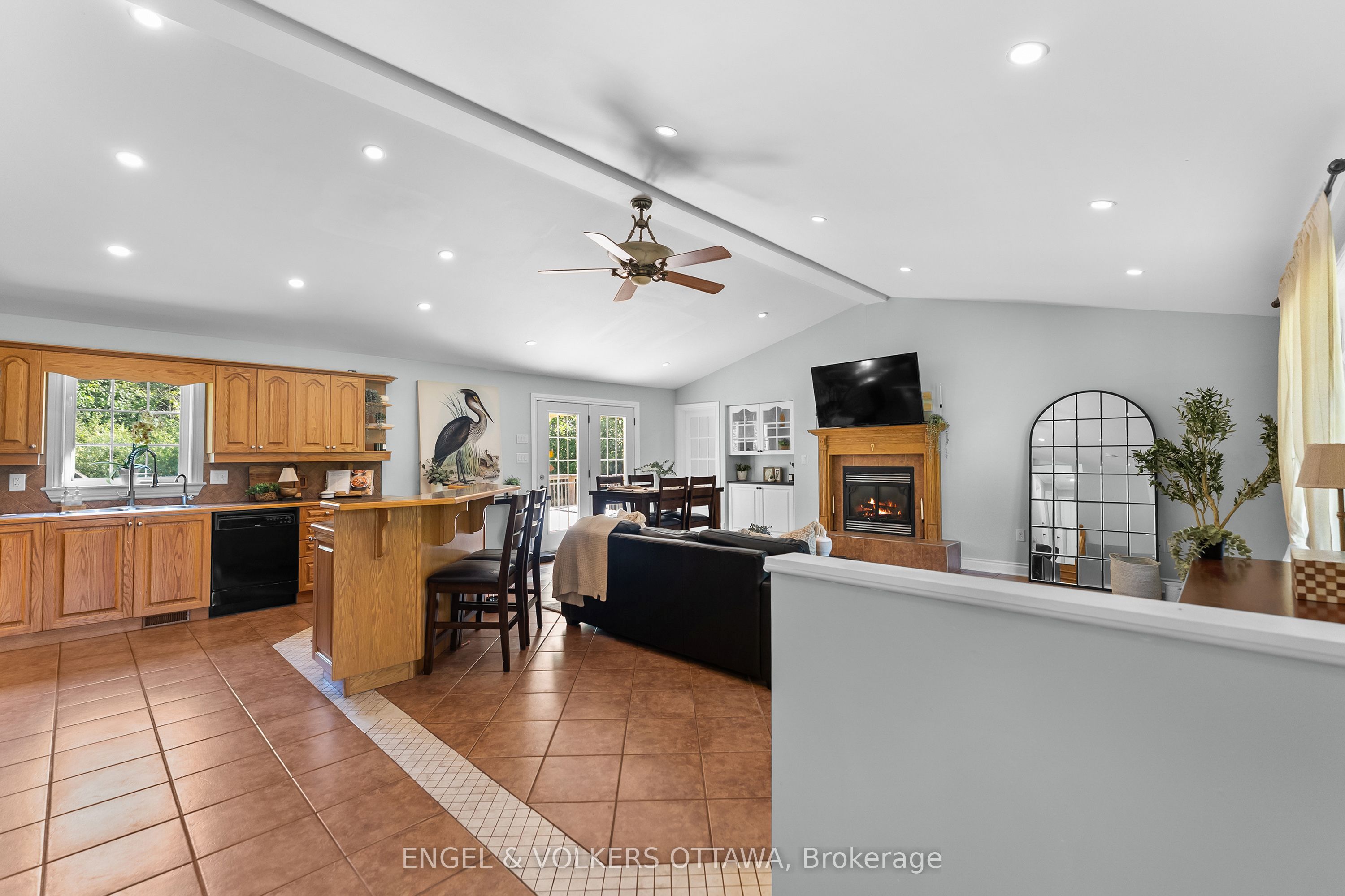 7005 Millar Road, Edwardsburgh/Cardinal, ON K0E 1X0 photo 4