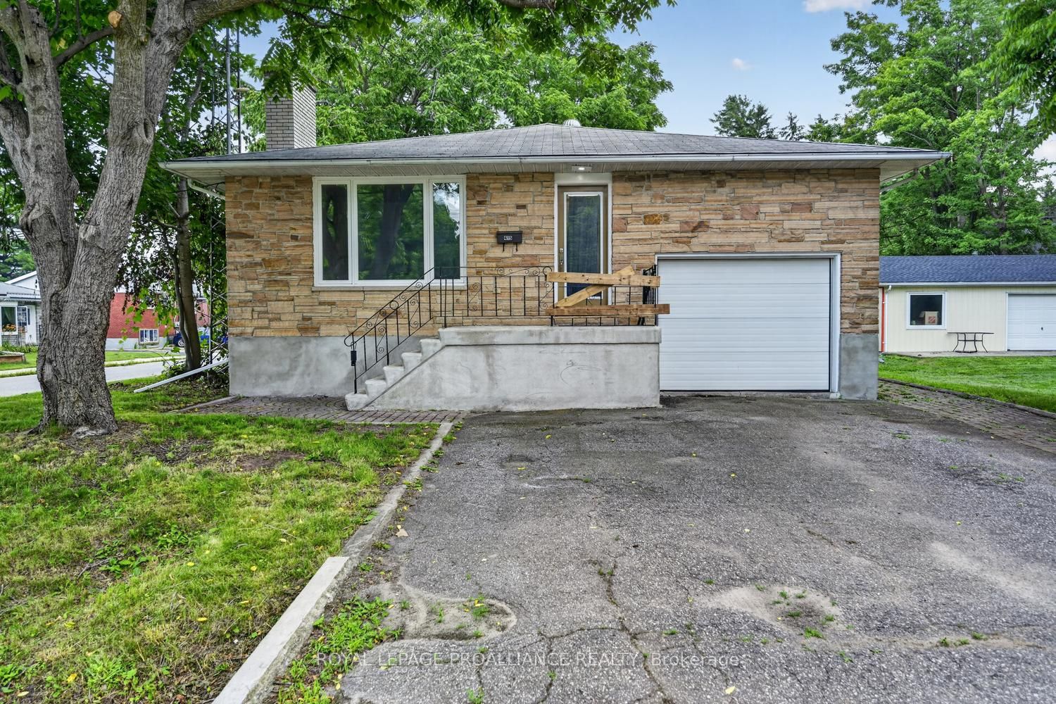 415 RAILWAY Avenue, Prescott, ON K0E 1T0 photo 3