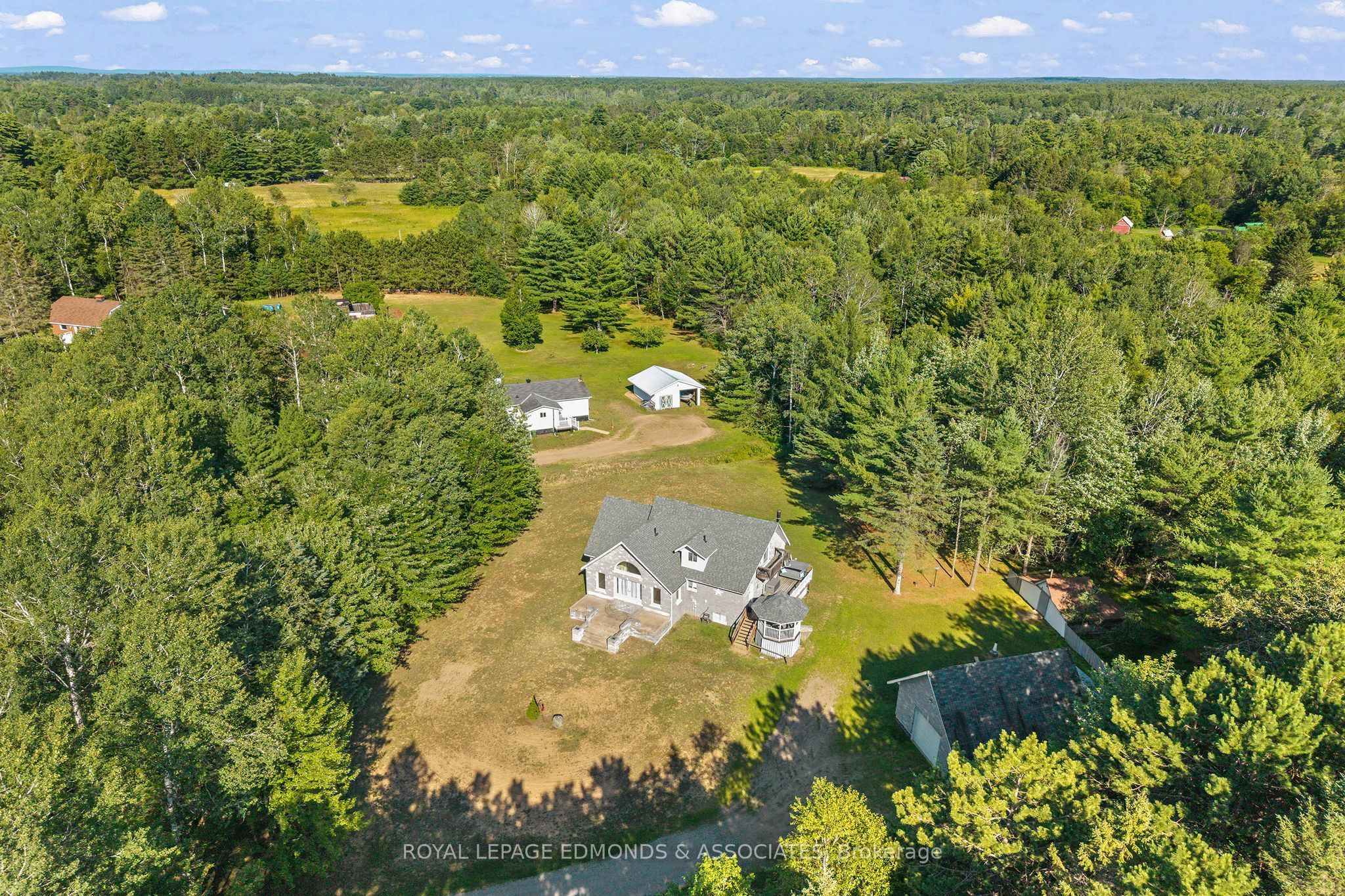 219 Zanders Road, Laurentian Valley, ON K8A 6W8 photo 2