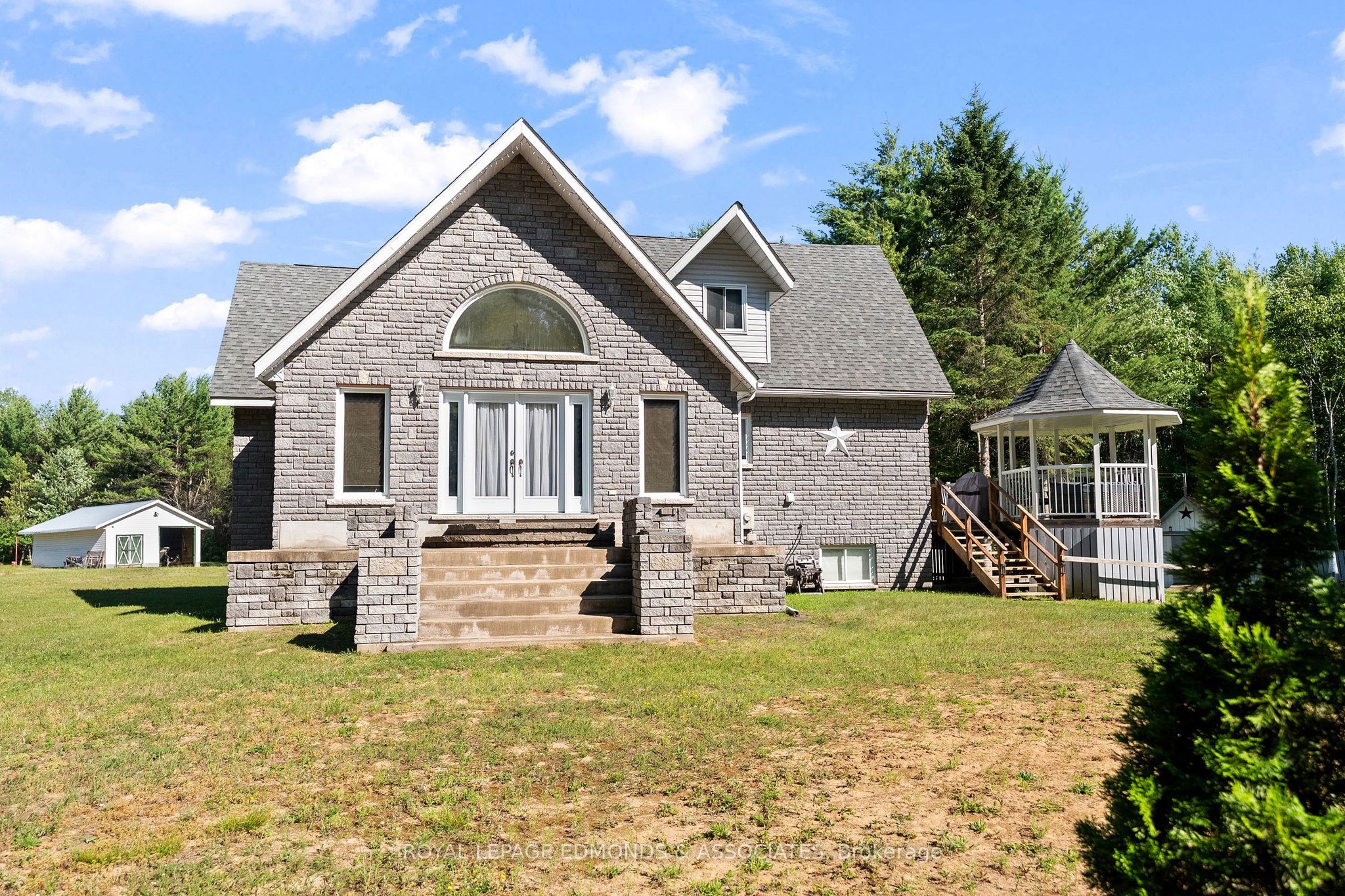 219 Zanders Road, Laurentian Valley, ON K8A 6W8 photo 4