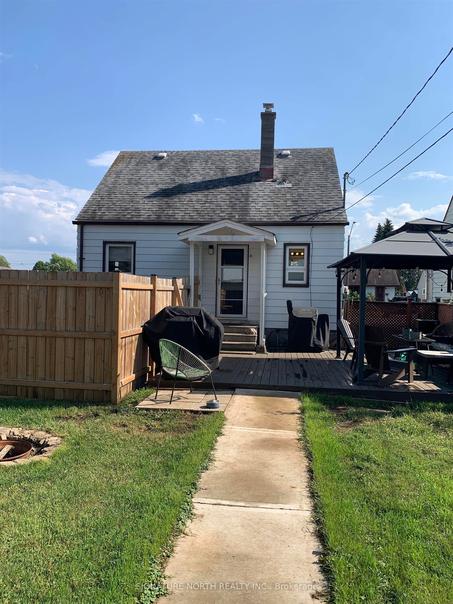 401 Christina Street W, Thunder Bay, ON P7E 4P9 photo 2