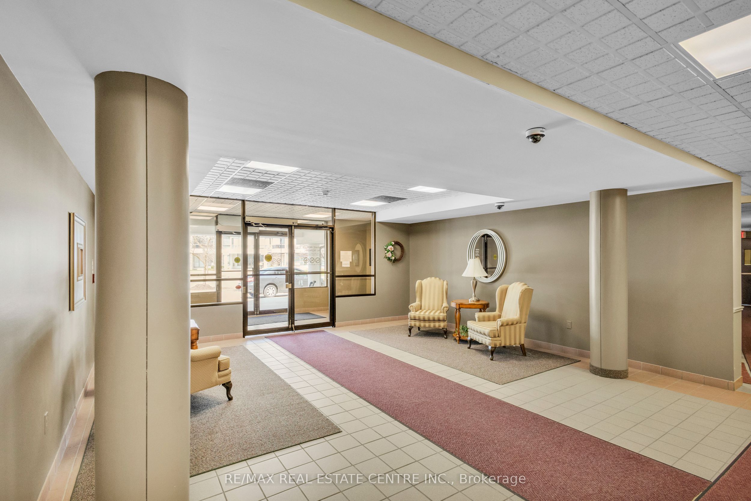 105 BAGOT Street 202, Guelph, ON N1H 8H4 photo 4