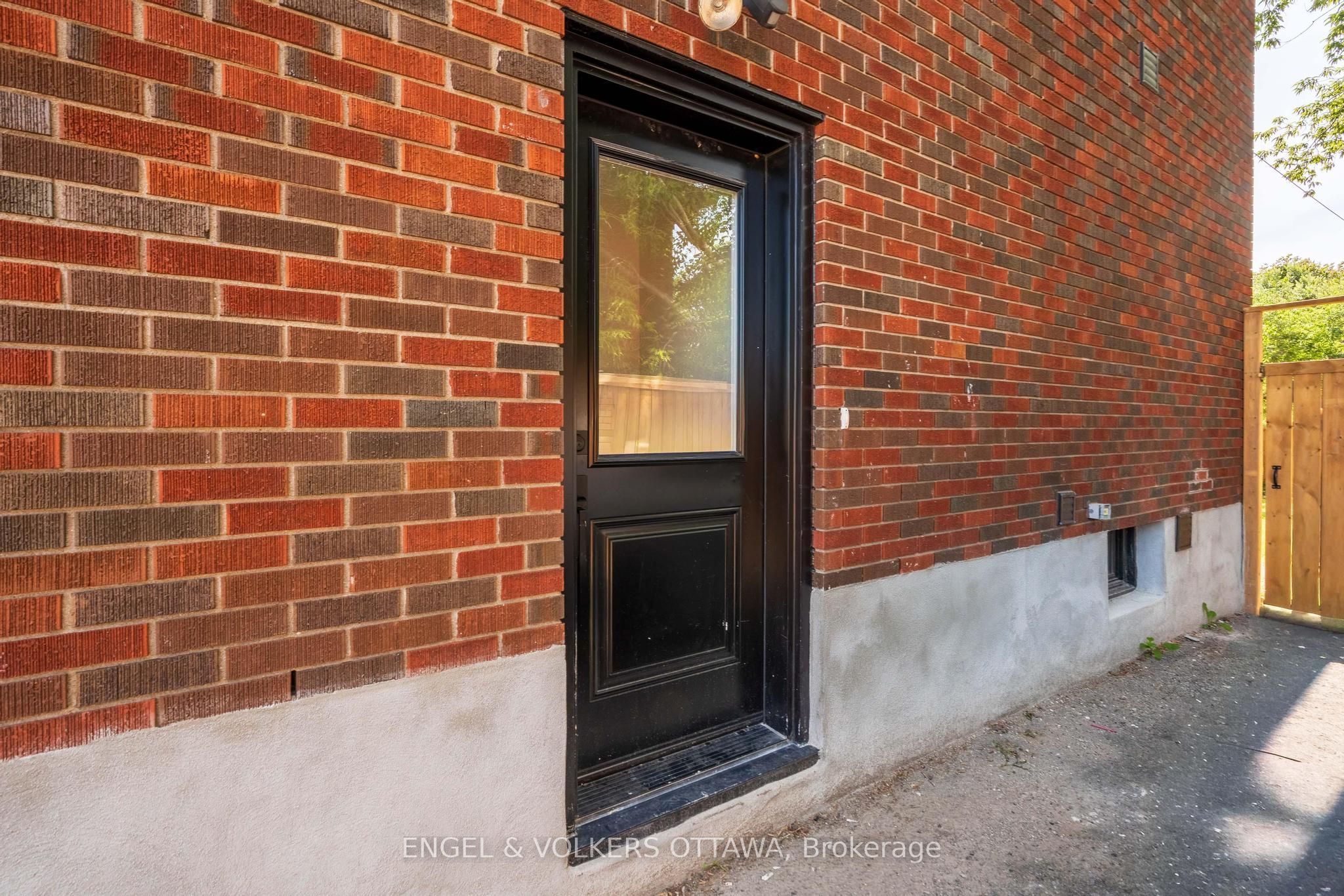 1040 Maitland Avenue B, Belair Park - Copeland Park and Area, ON K2C 2B6 photo 3