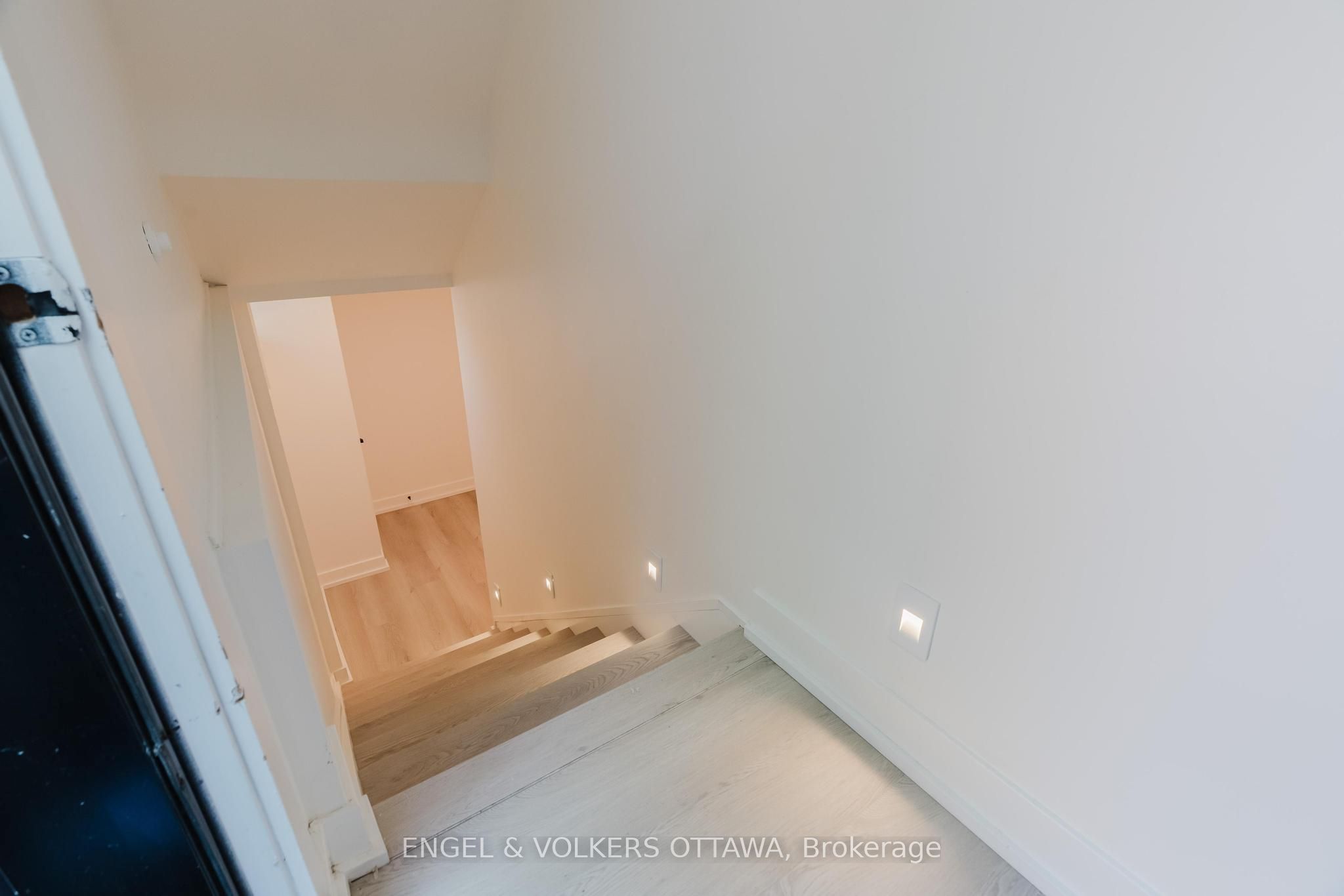 1040 Maitland Avenue B, Belair Park - Copeland Park and Area, ON K2C 2B6 photo 4
