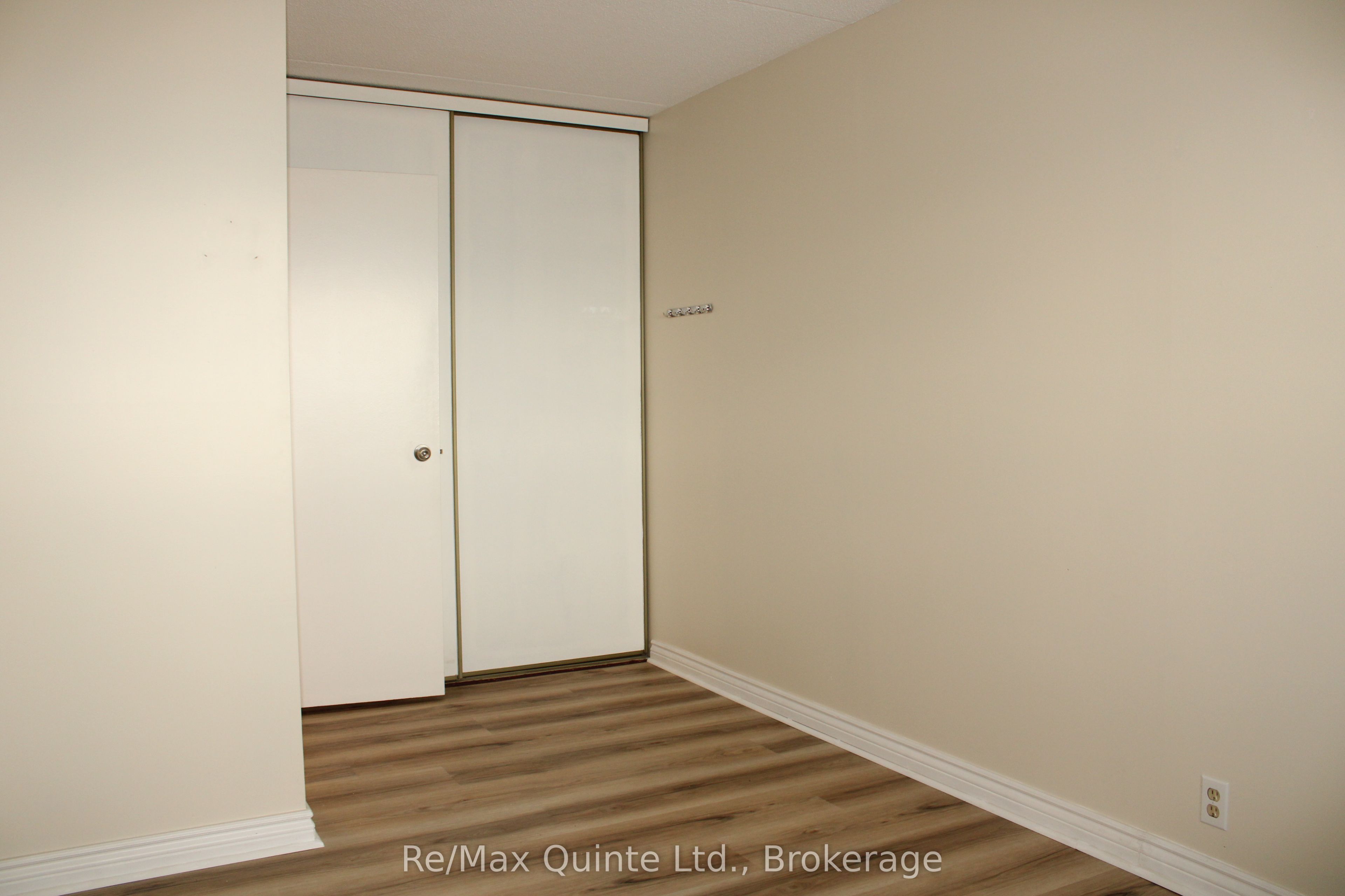 610 William Street S 404, Gananoque, ON K7G 3A4 photo 4