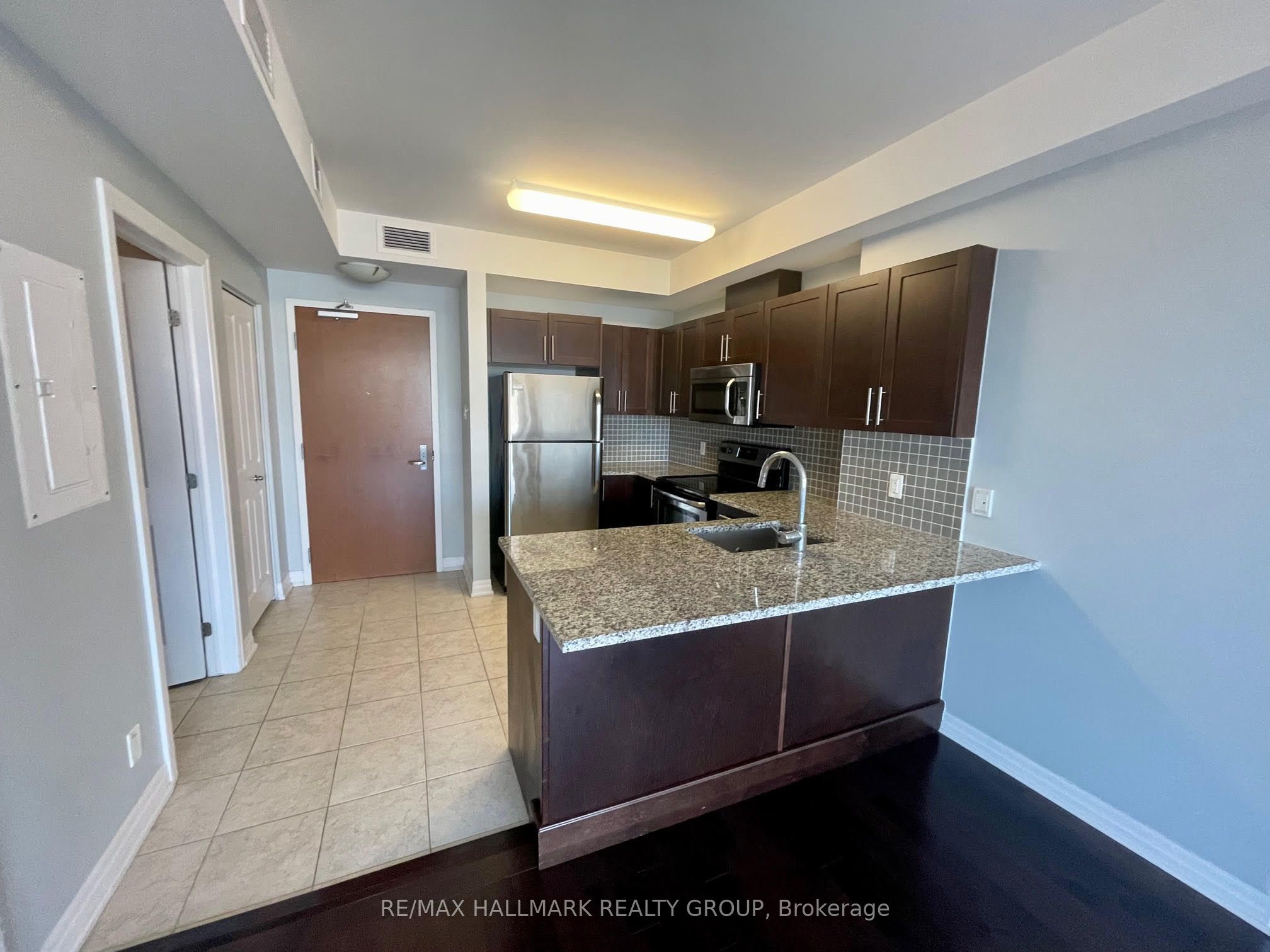 242 RIDEAU Street 2105, Lower Town - Sandy Hill, ON K1N 0B7 photo 2