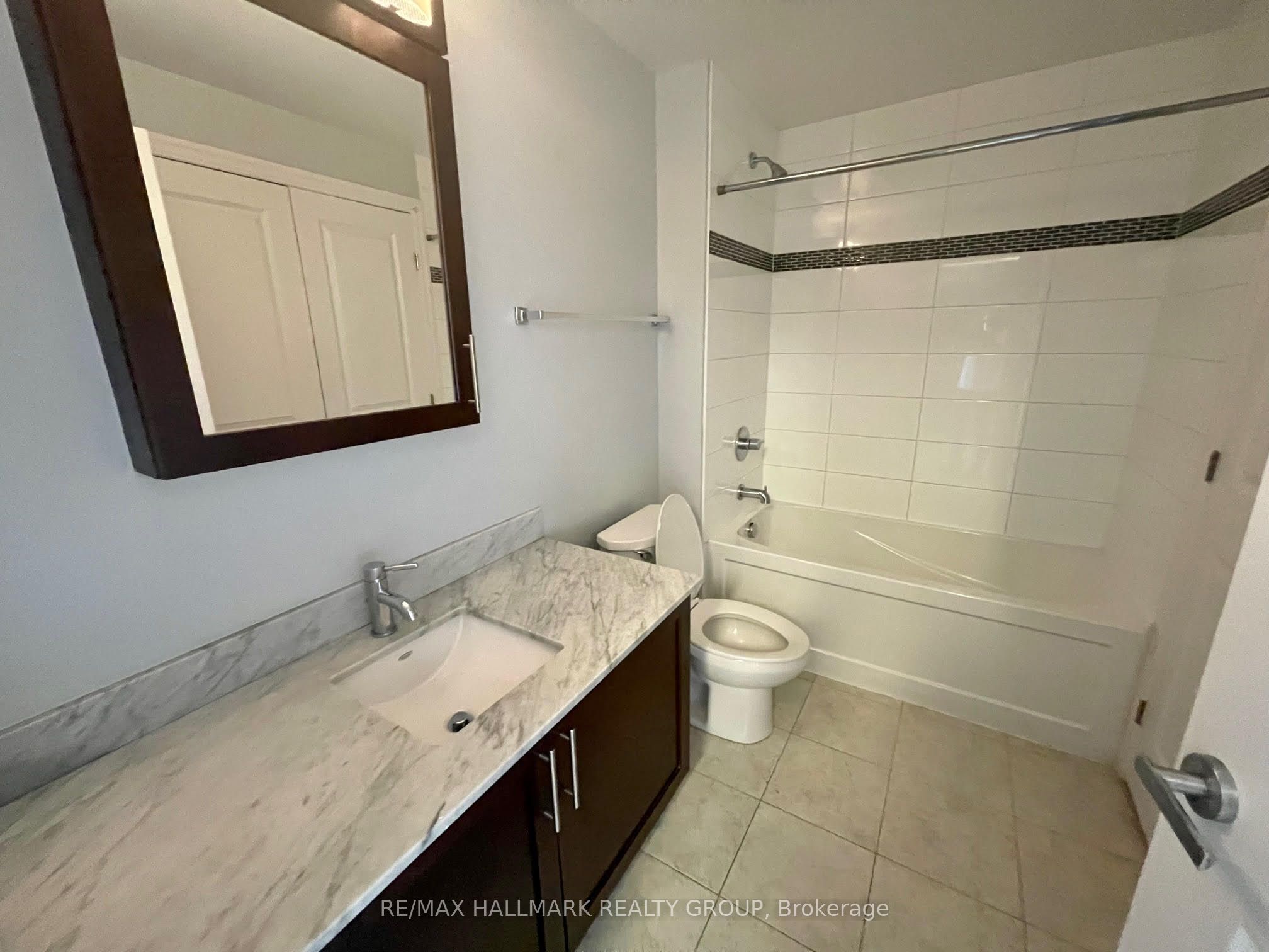 242 RIDEAU Street 2105, Lower Town - Sandy Hill, ON K1N 0B7 photo 3