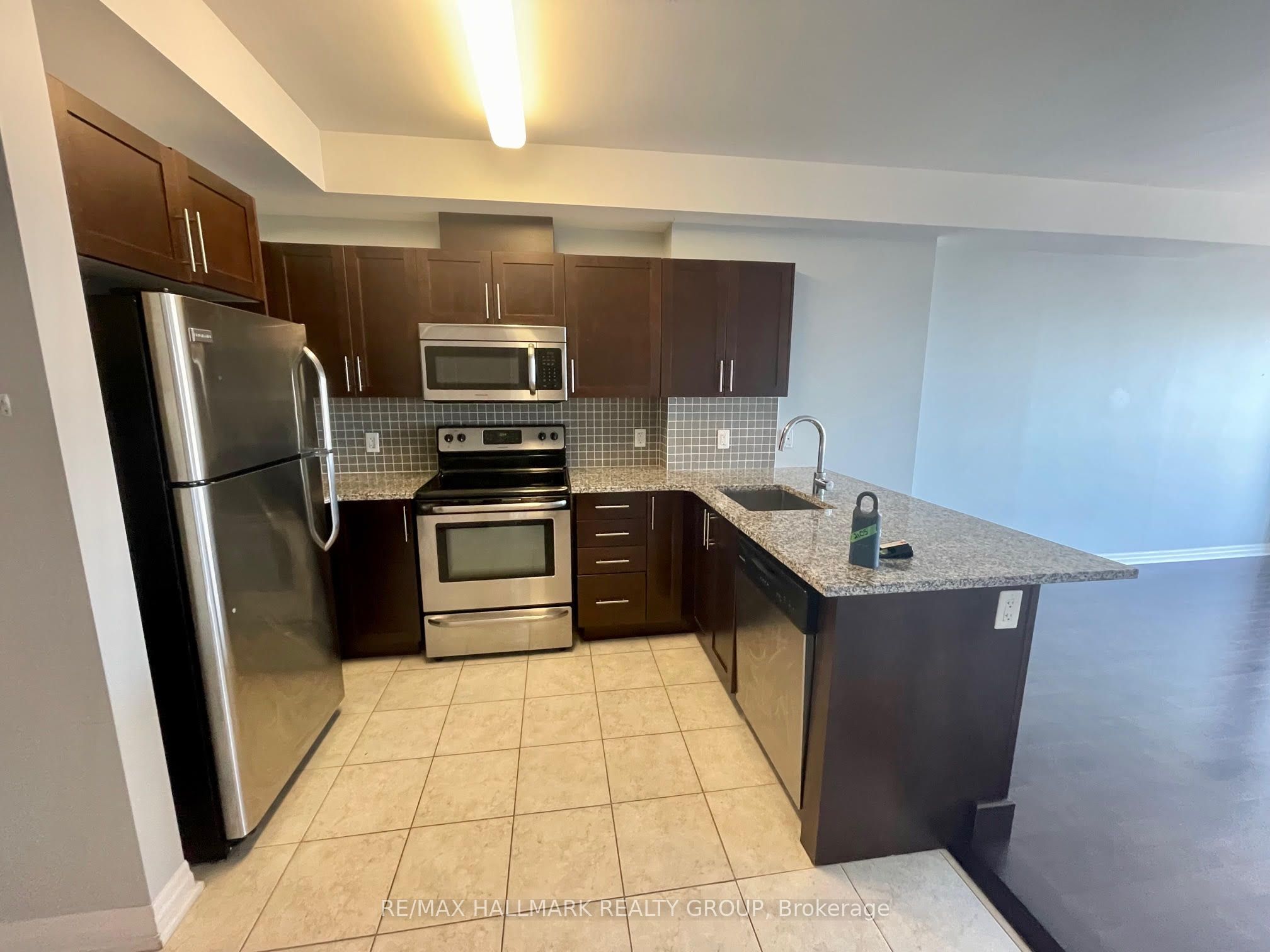 242 RIDEAU Street 2105, Lower Town - Sandy Hill, ON K1N 0B7 photo 4