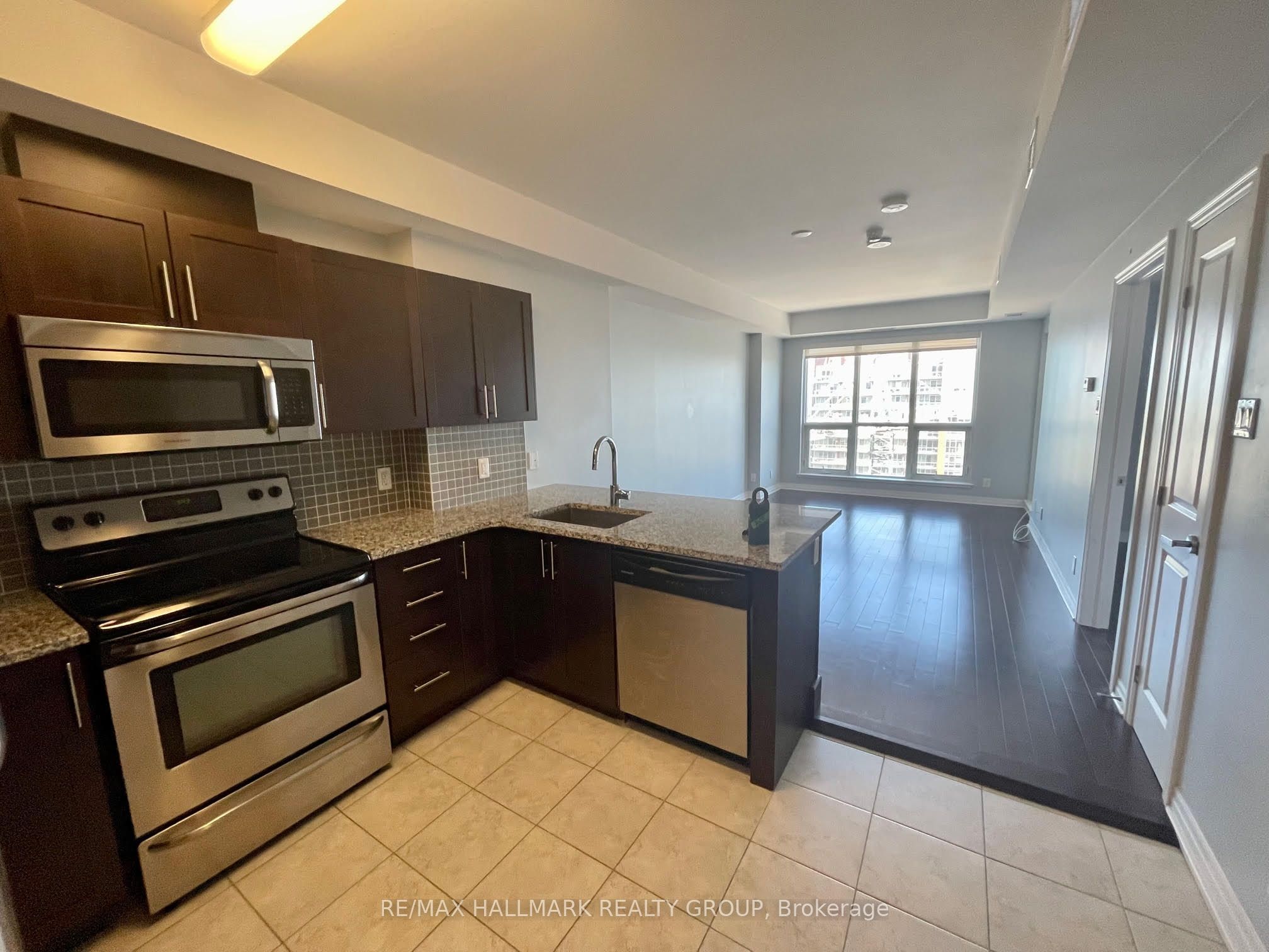 242 RIDEAU Street 2105, Lower Town - Sandy Hill, ON K1N 0B7 photo 5