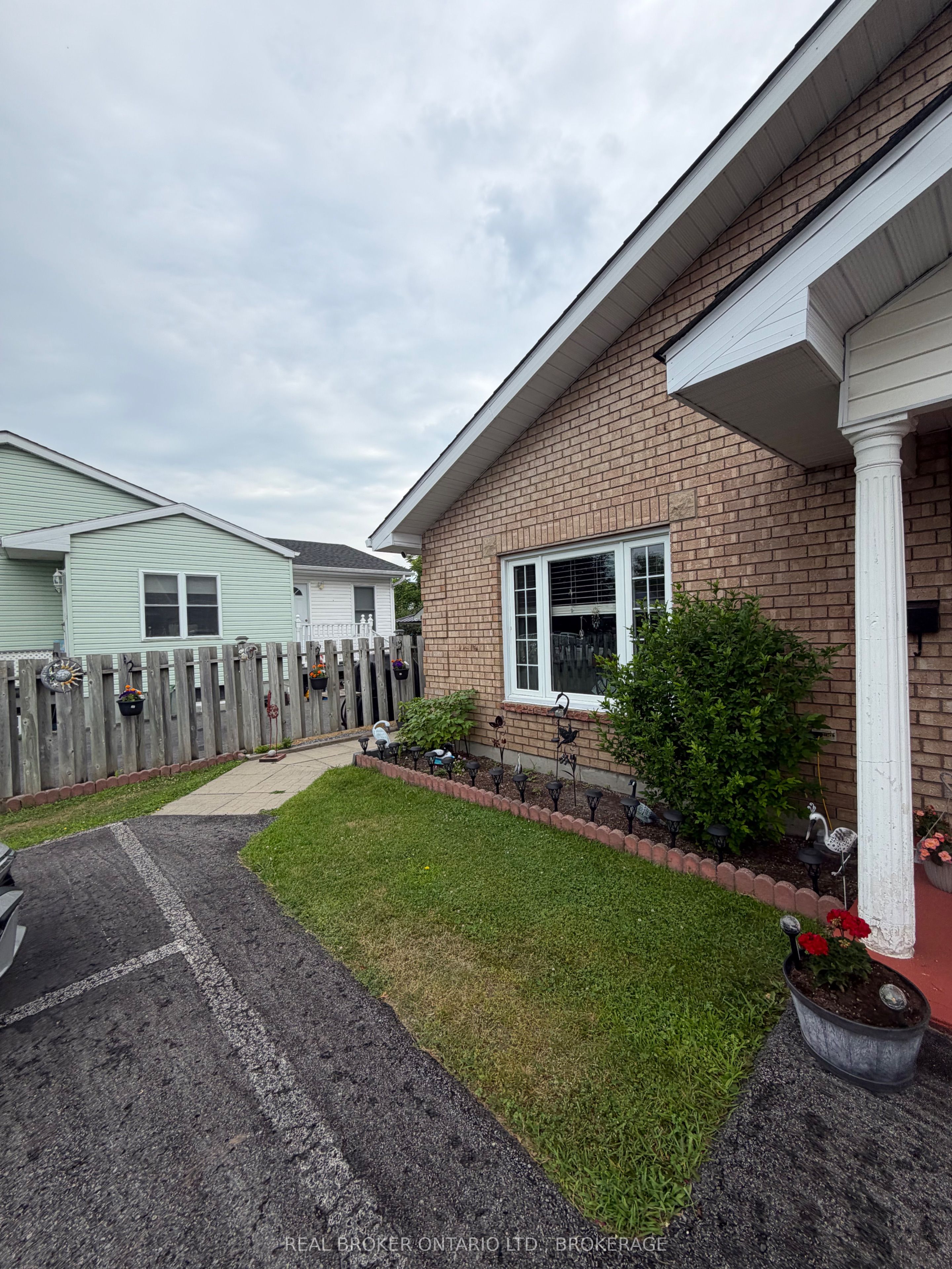 1211A-1211B Notre Dame Street, Cornwall, ON K6J 4Y7 photo 3