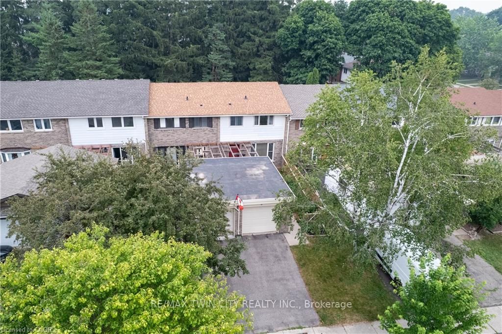 18 Ralgreen Crescent, Kitchener, ON N2M 1T9