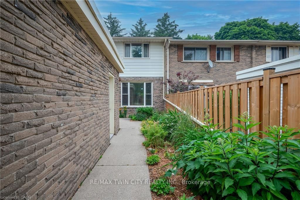 18 Ralgreen Crescent, Kitchener, ON N2M 1T9 photo 4