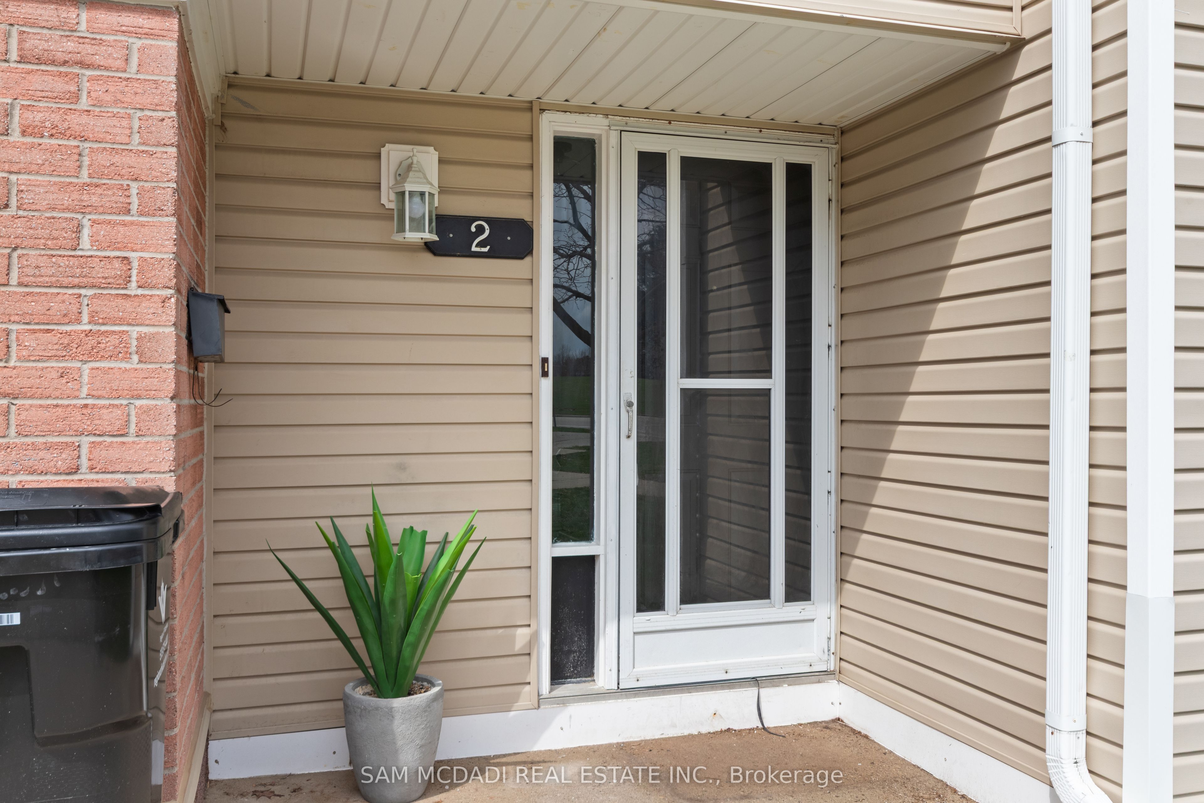 160 Rittenhouse Road 2, Kitchener, ON N2E 3E9 photo 2