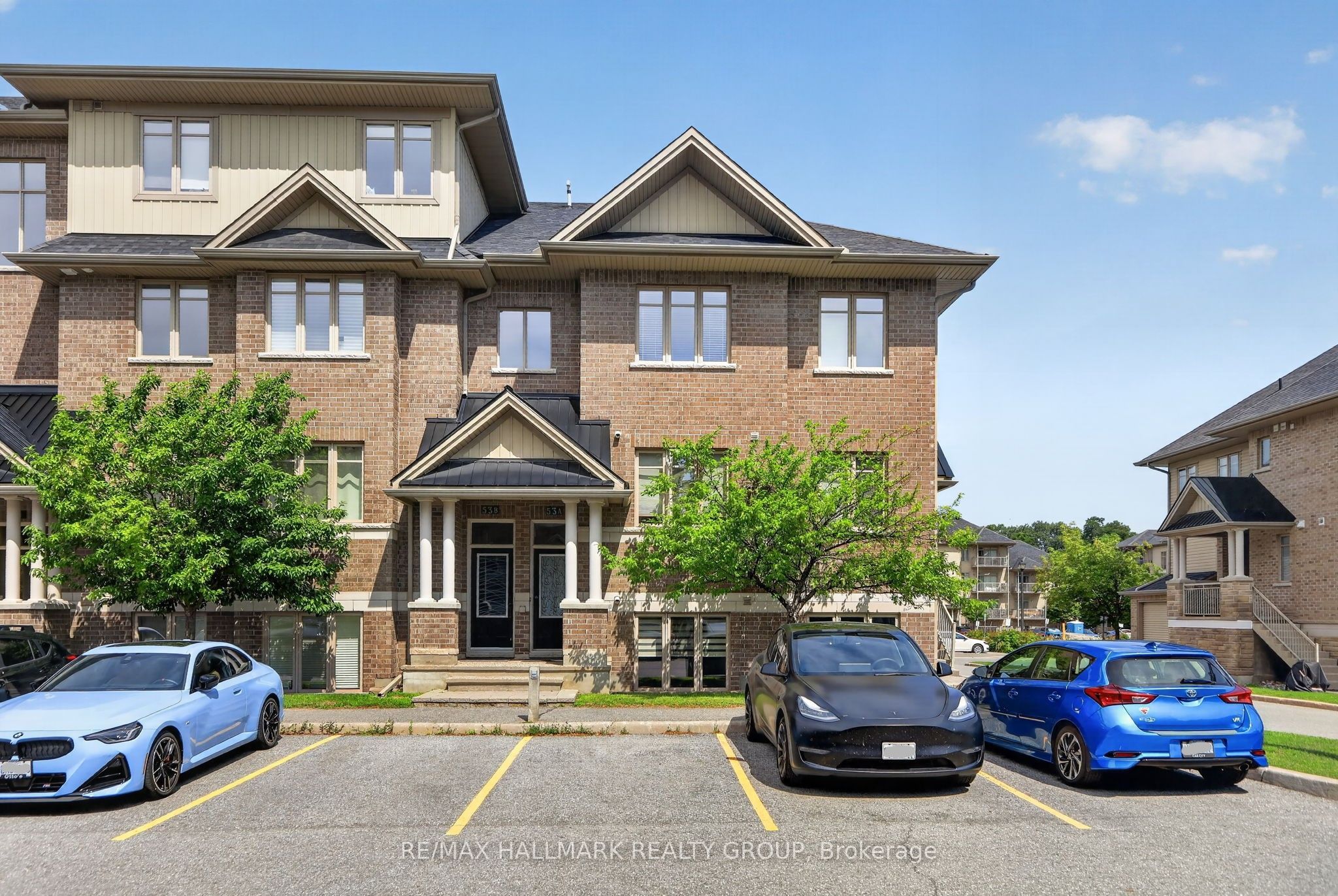 53 Tayside Private A, Barrhaven, ON K2J 2T3