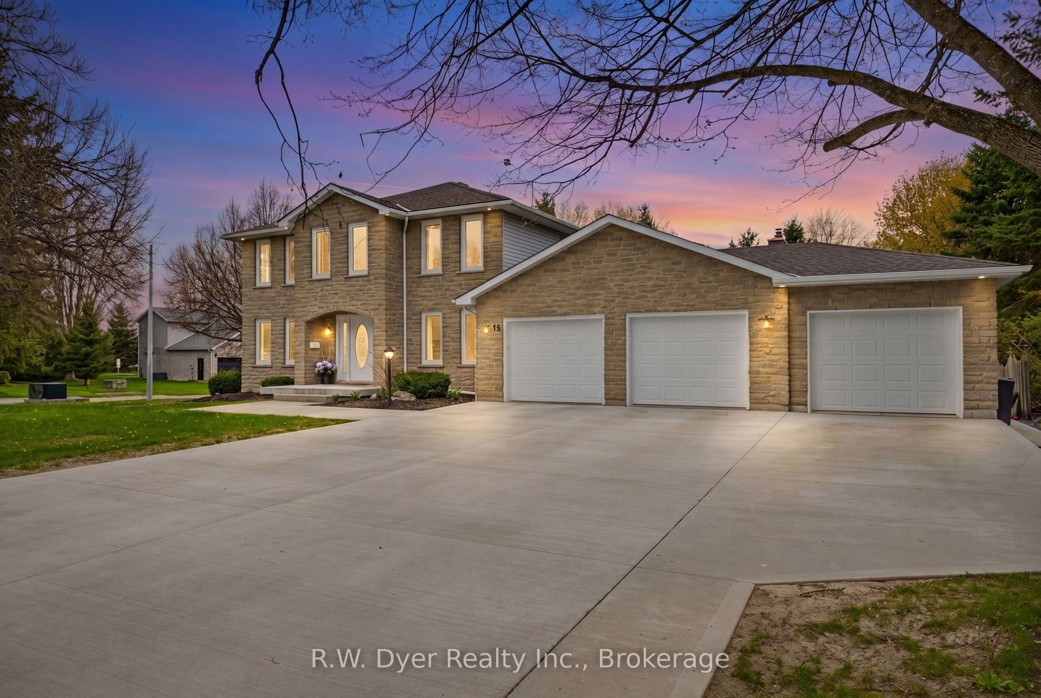 15 Danube Drive, Waterloo, ON N0B 2M1