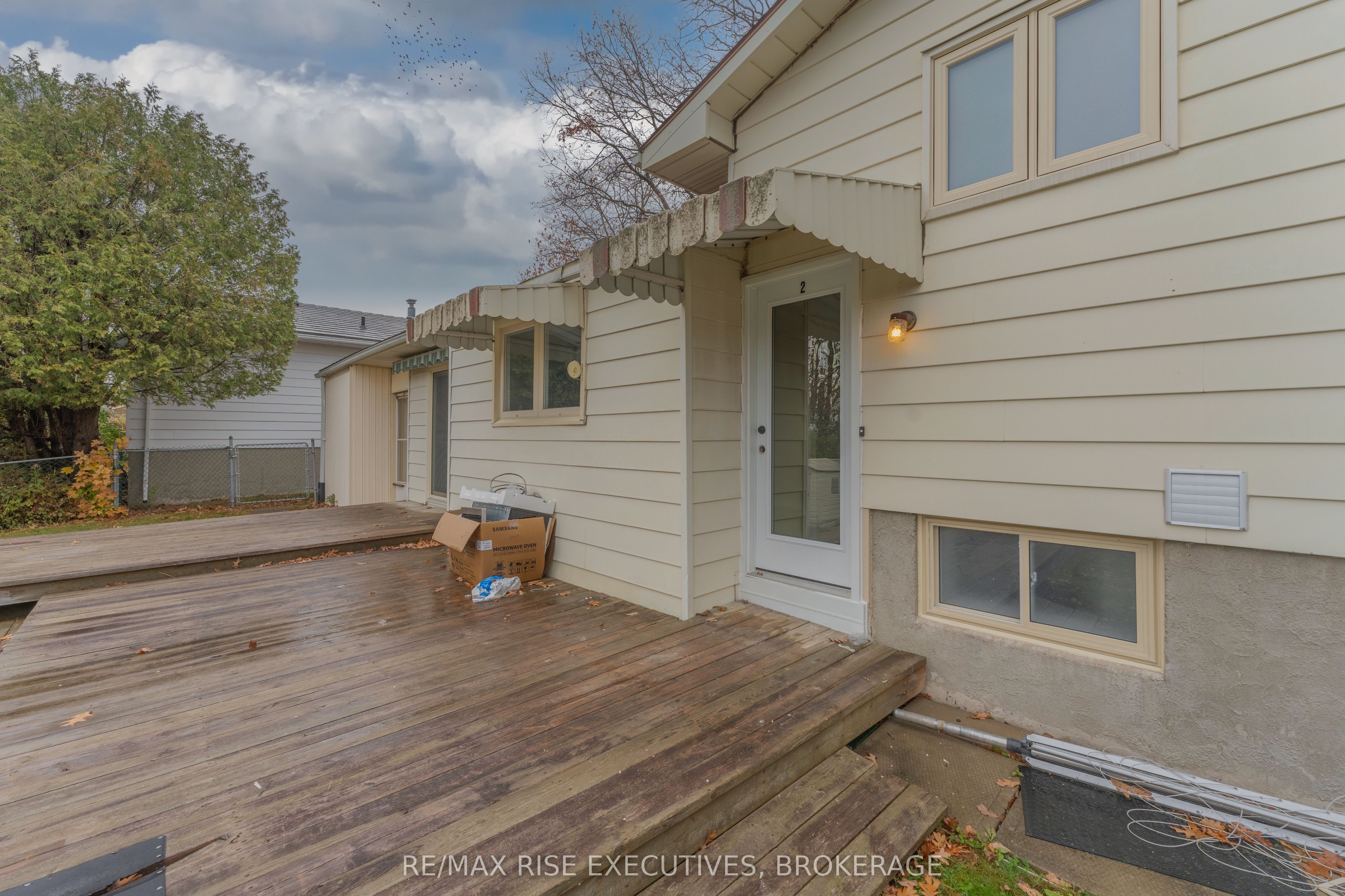 811 Overlea Court 2, Kingston, ON K7M 6Z8 photo 2
