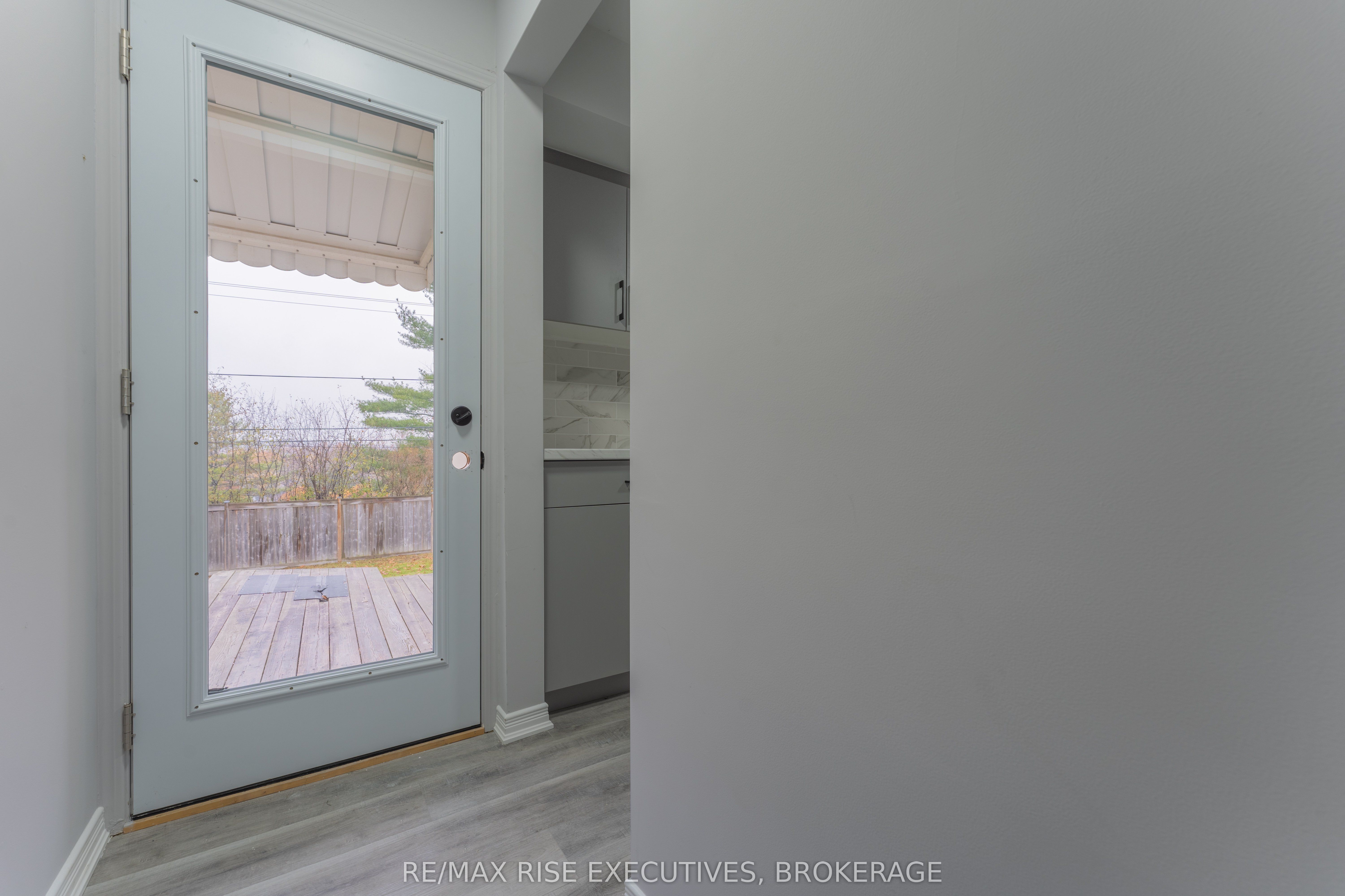 811 Overlea Court 2, Kingston, ON K7M 6Z8 photo 3
