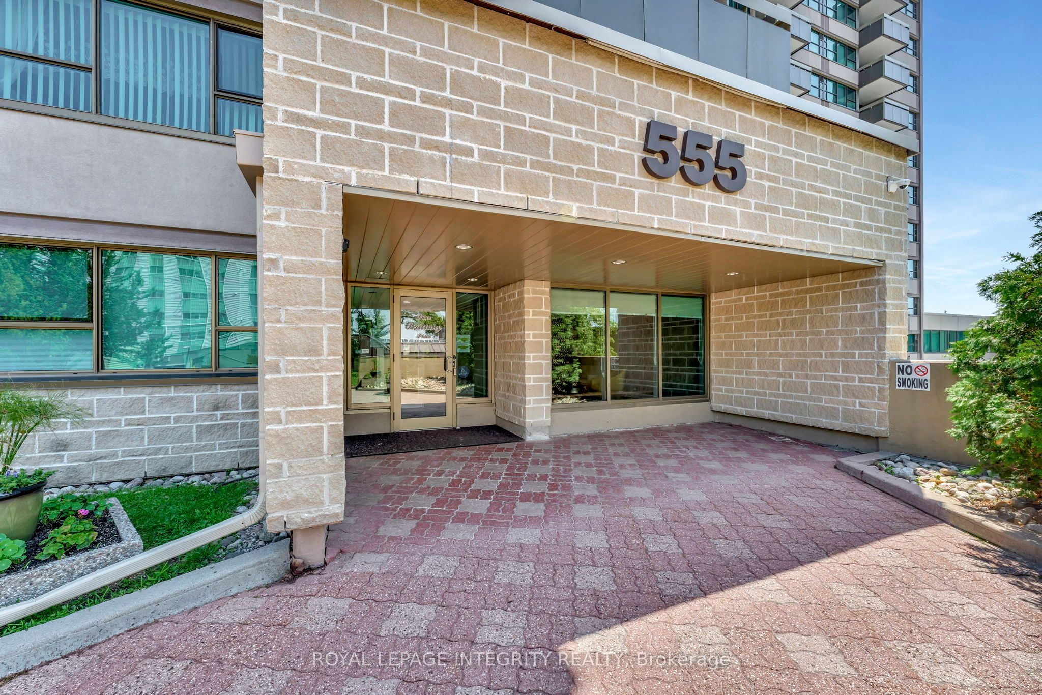 555 Brittany Drive PH8, Manor Park - Cardinal Glen and Area, ON K1K 4C5 photo 3