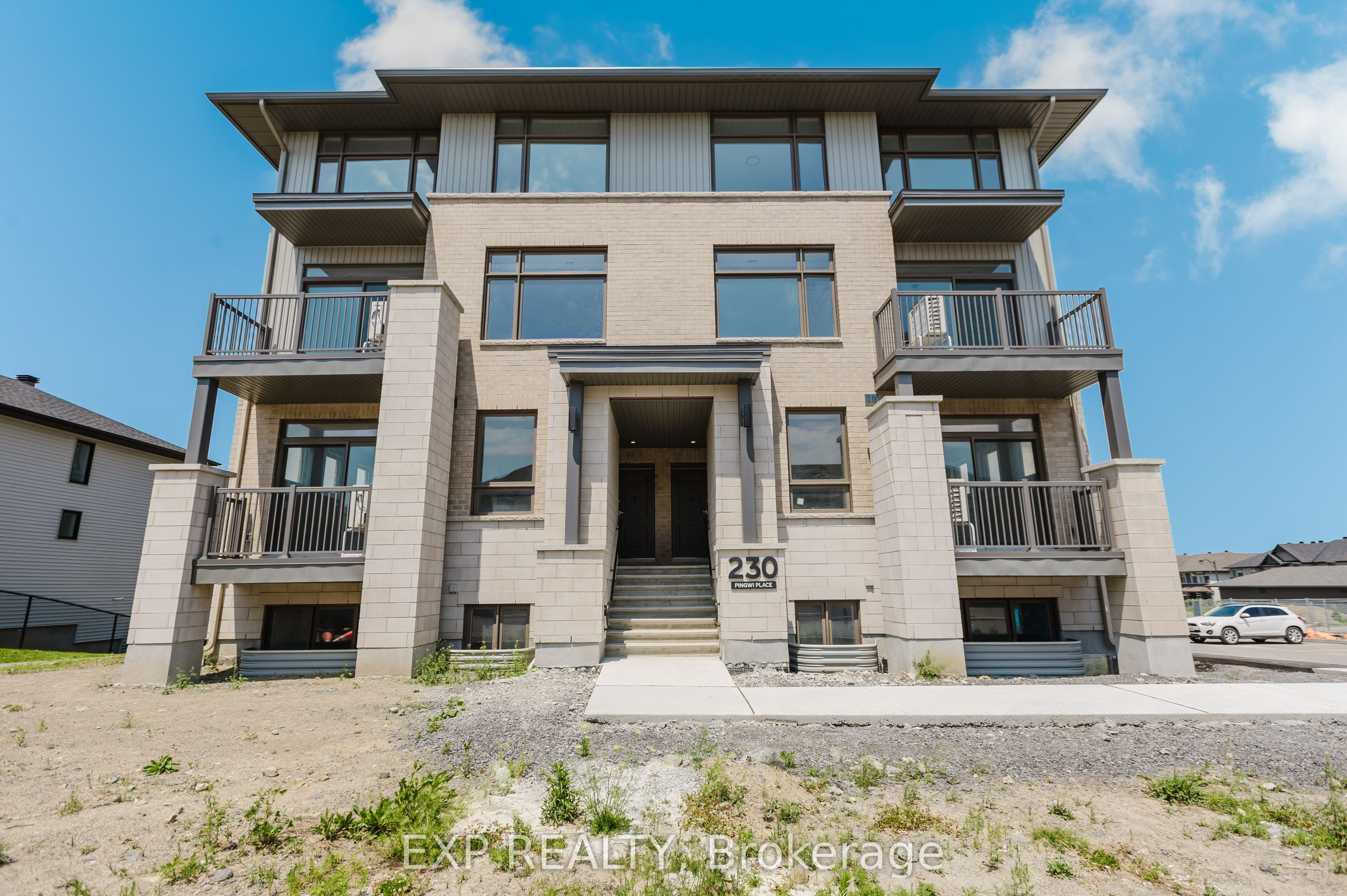230 Pingwi Place E, Blossom Park - Airport and Area, ON K1X 0E9