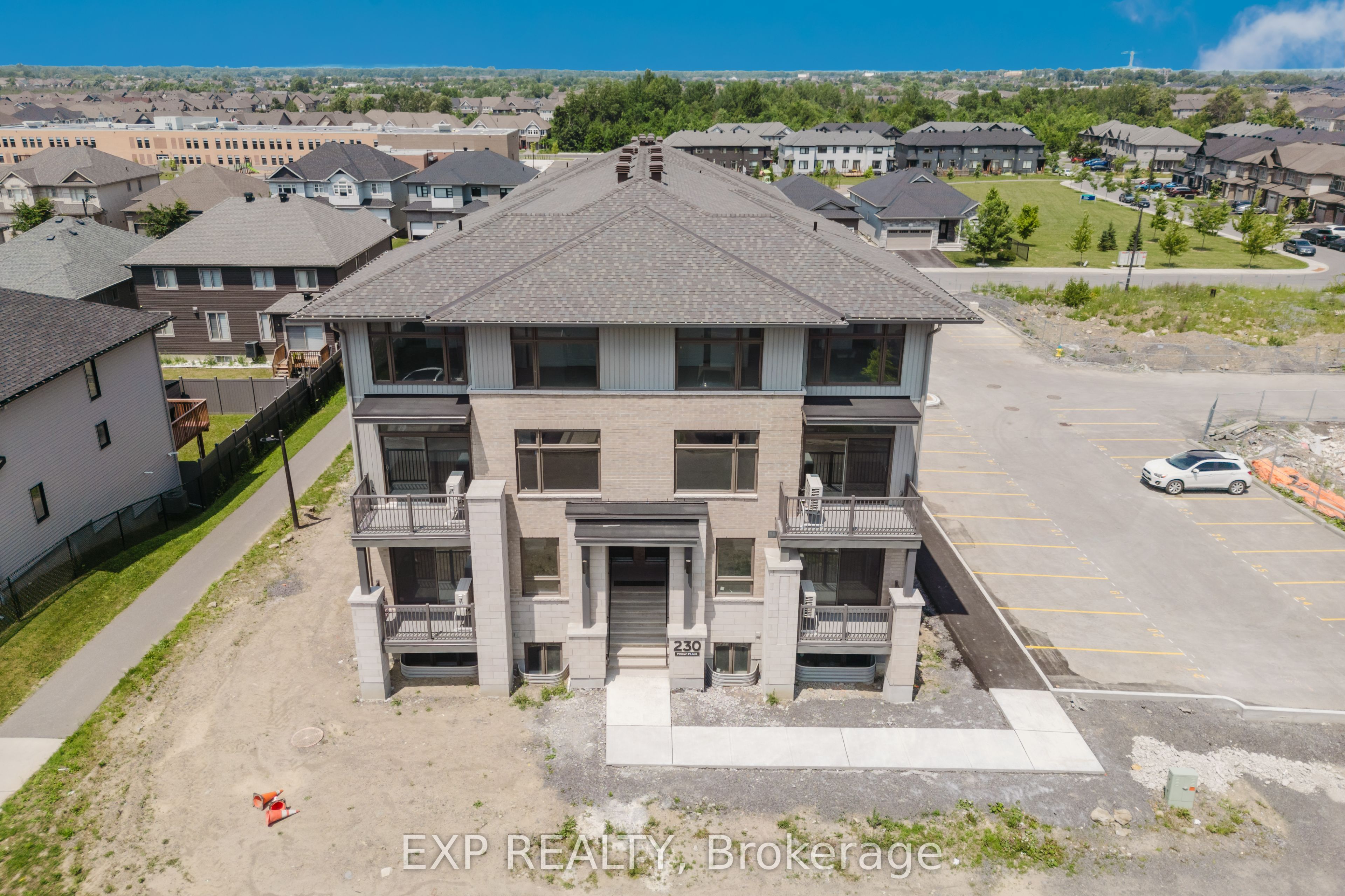 230 Pingwi Place E, Blossom Park - Airport and Area, ON K1X 0E9 photo 2