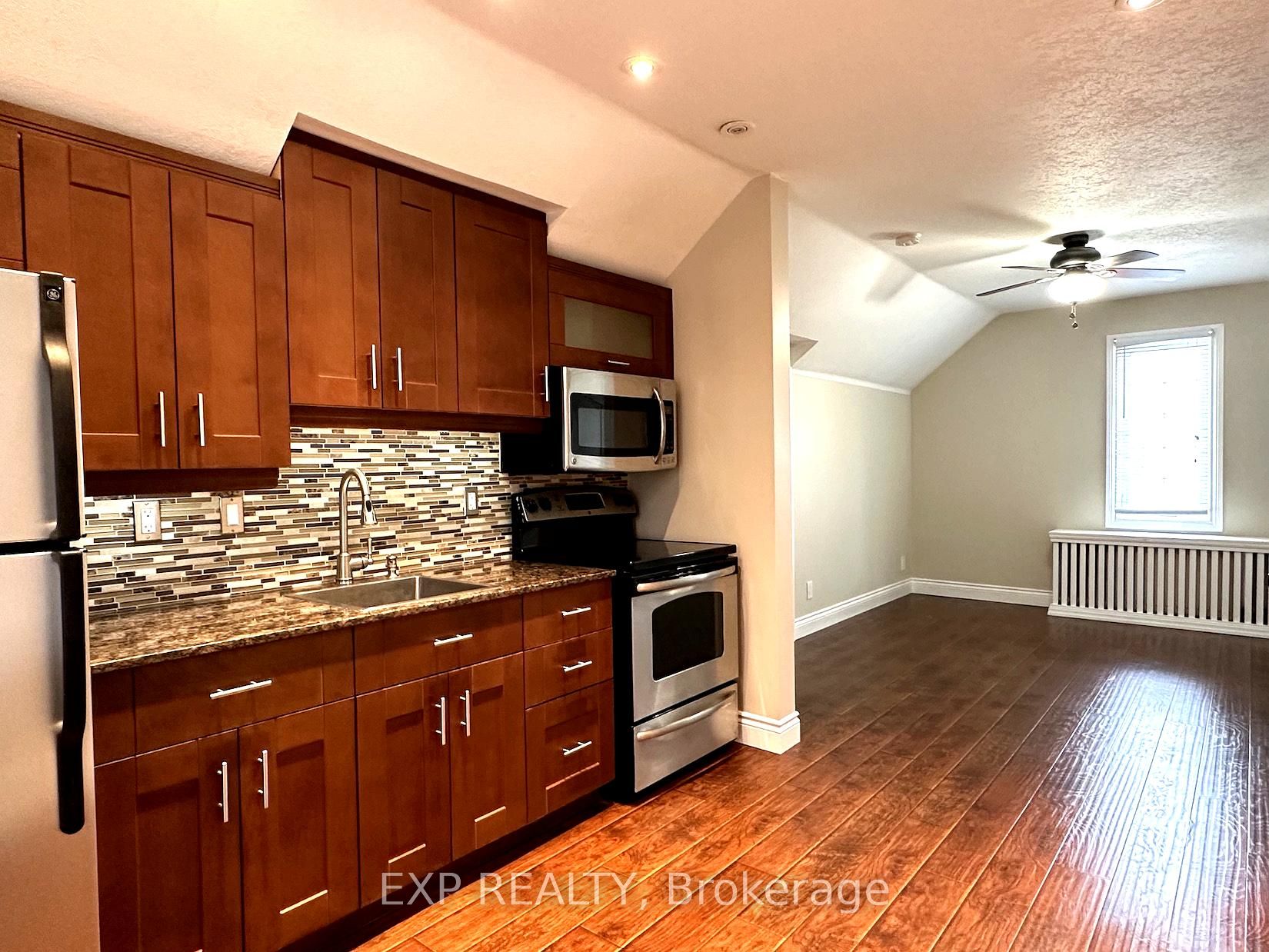 20 Cameron Street N 3, Kitchener, ON N2H 3A1 photo 3