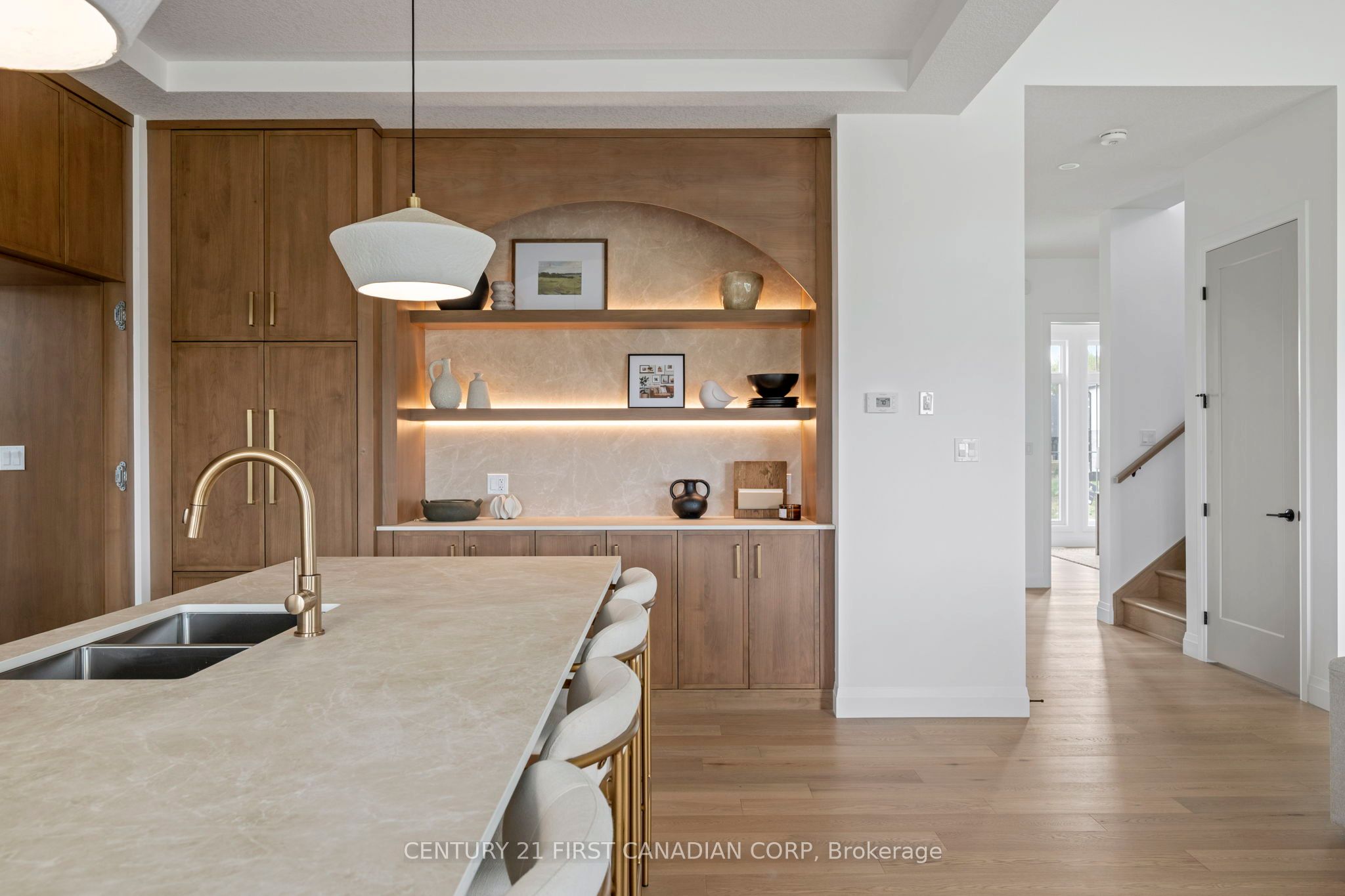 207 Foxborough Place, Thames Centre, ON N0M 2P0 photo 4