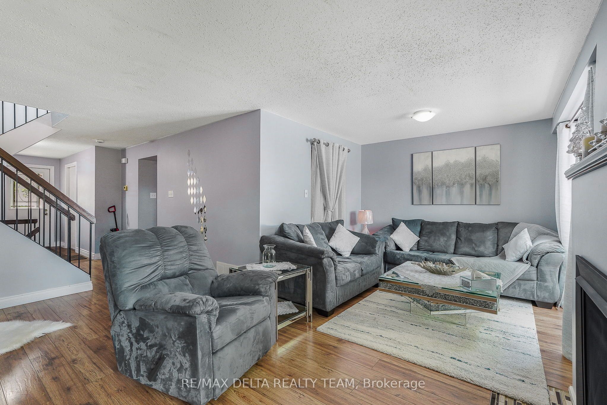 1107 Des Forets Avenue, Orleans - Convent Glen and Area, ON K1C 5K7 photo 3