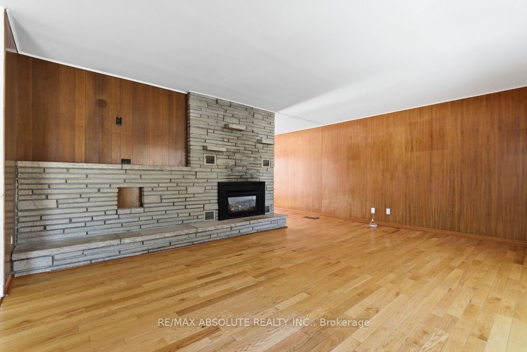 10 Elma Street, Blossom Park - Airport and Area, ON K1T 3W8 photo 4