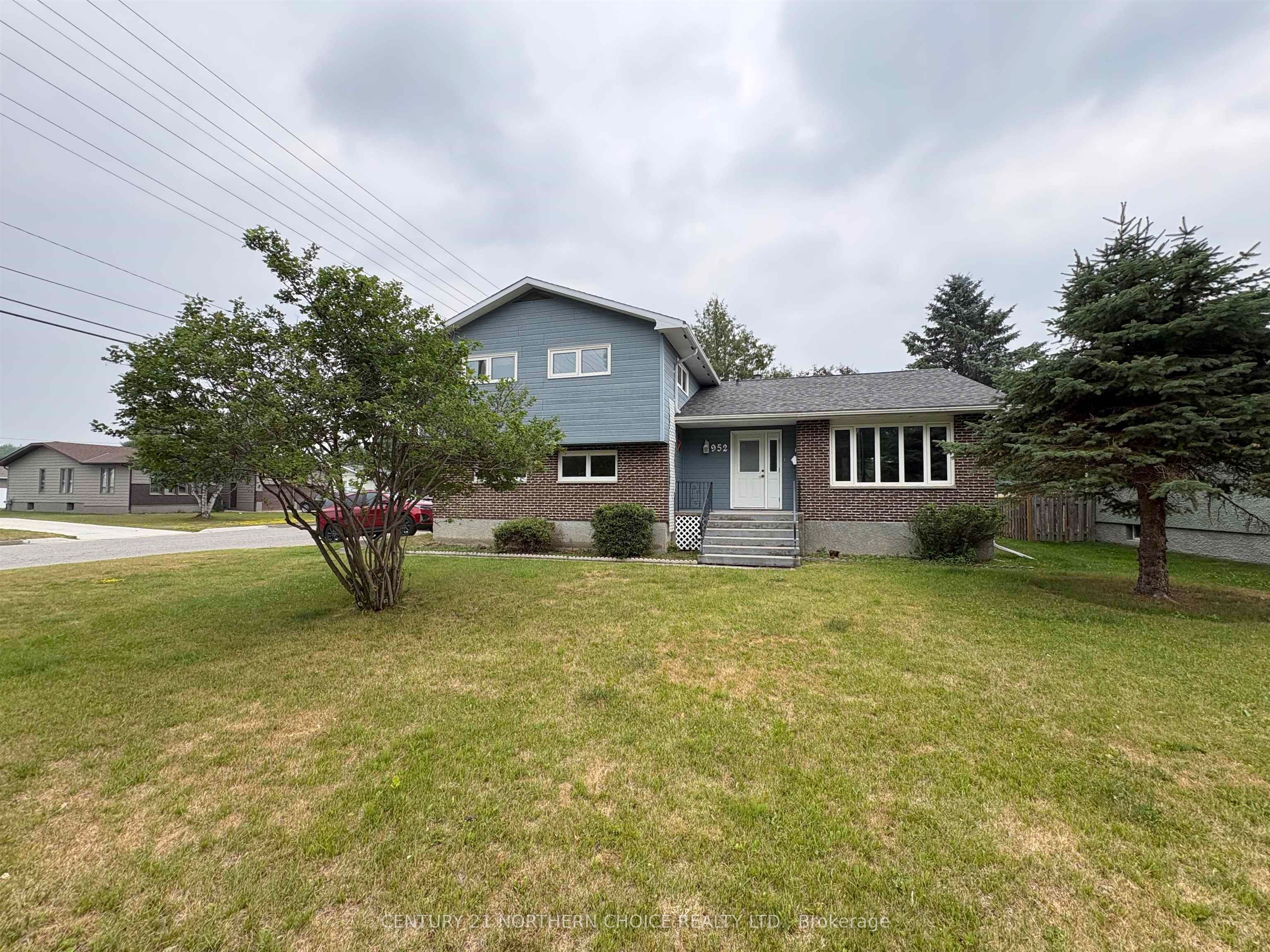 952 Russell Byway, Fort Frances, ON P9A 3N9 photo 2